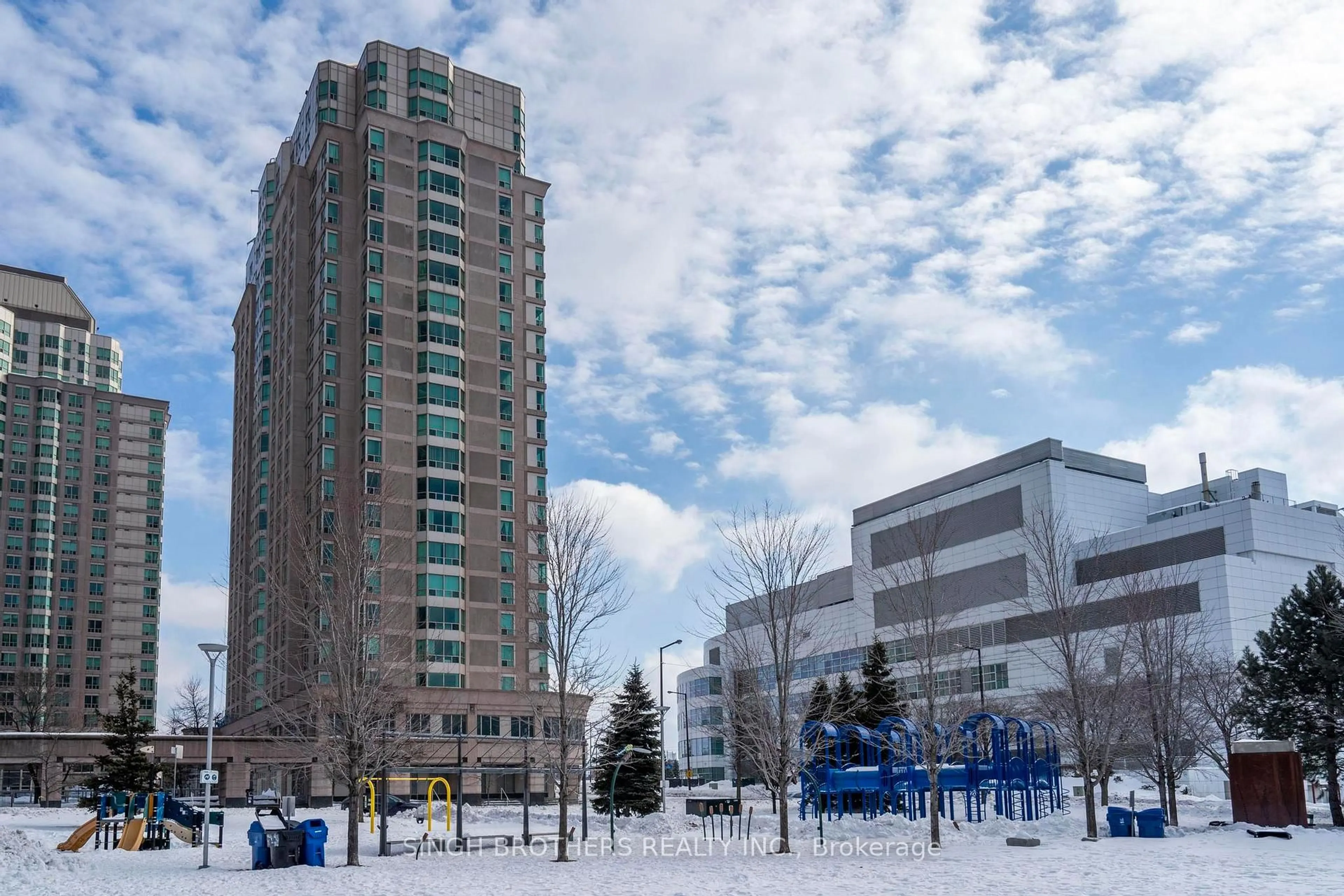 Patio, building for 1 Lee Centre Dr #1505, Toronto Ontario M1H 3J2