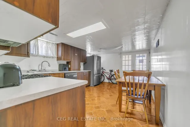 Additional property image - 204 FAIRGLEN Ave