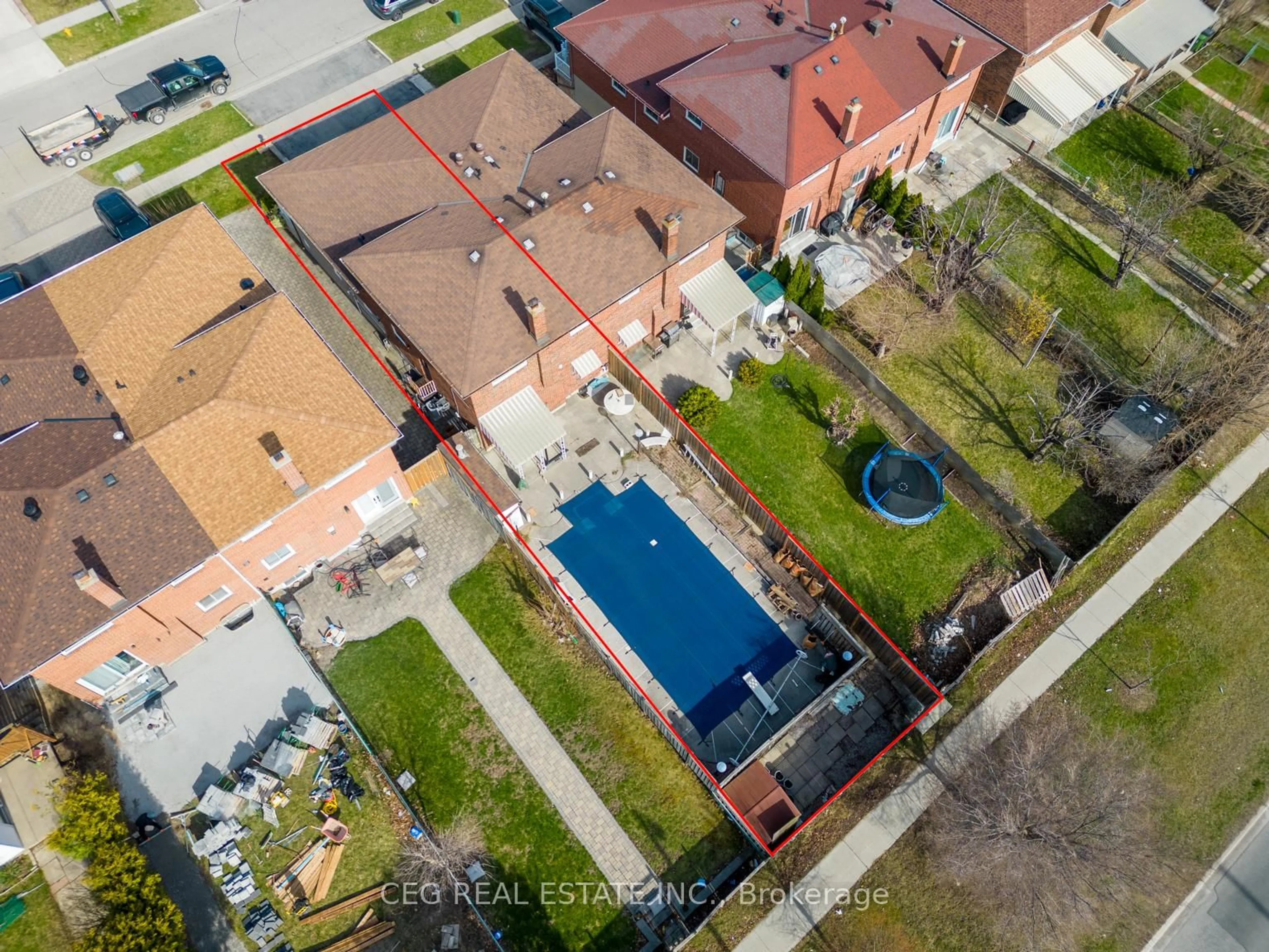 A pic from outside/outdoor area/front of a property/back of a property/a pic from drone, street for 204 FAIRGLEN Ave, Toronto Ontario M1W 1B1