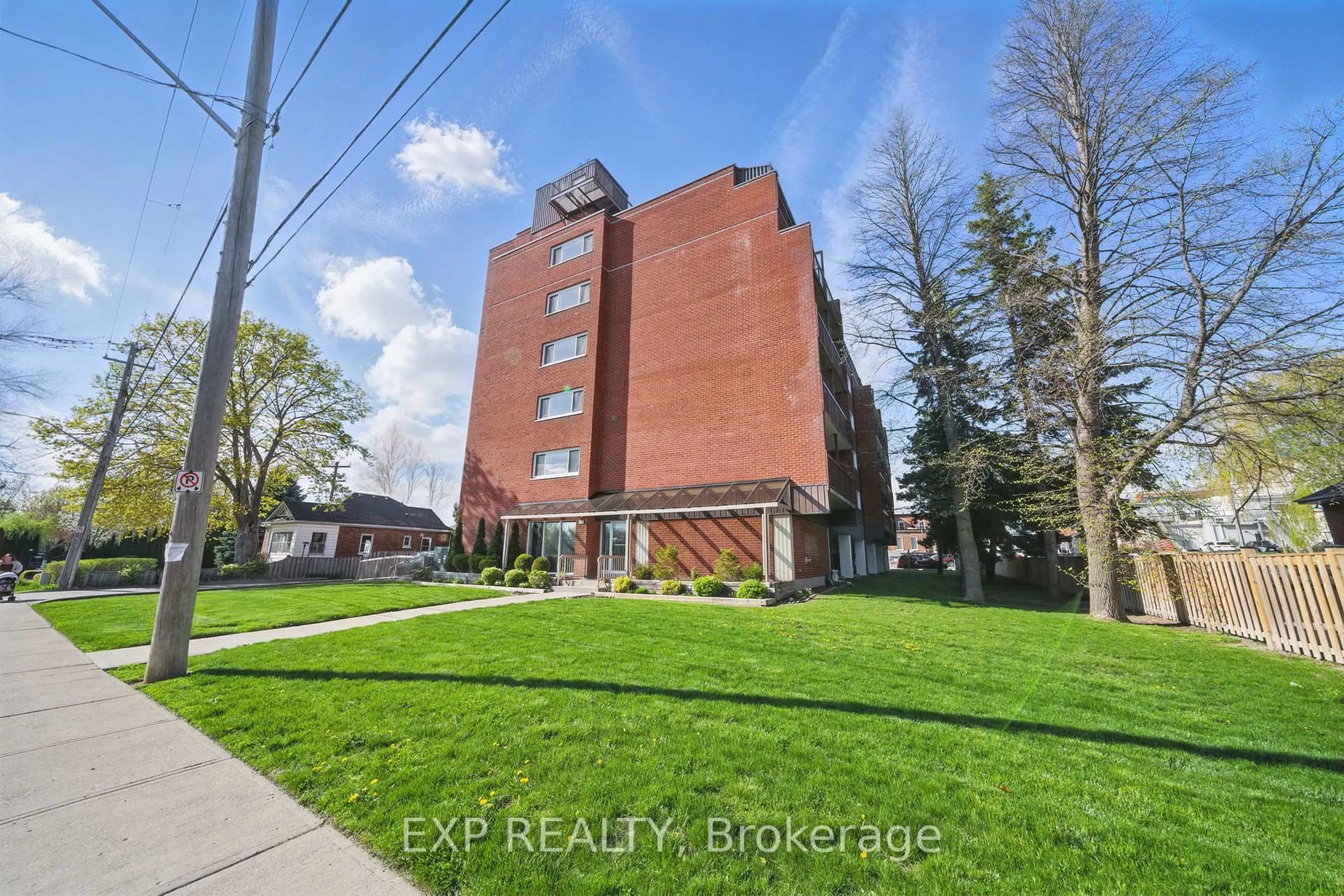 Unknown for 144 Queen St #302, Clarington Ontario L1C 1M9