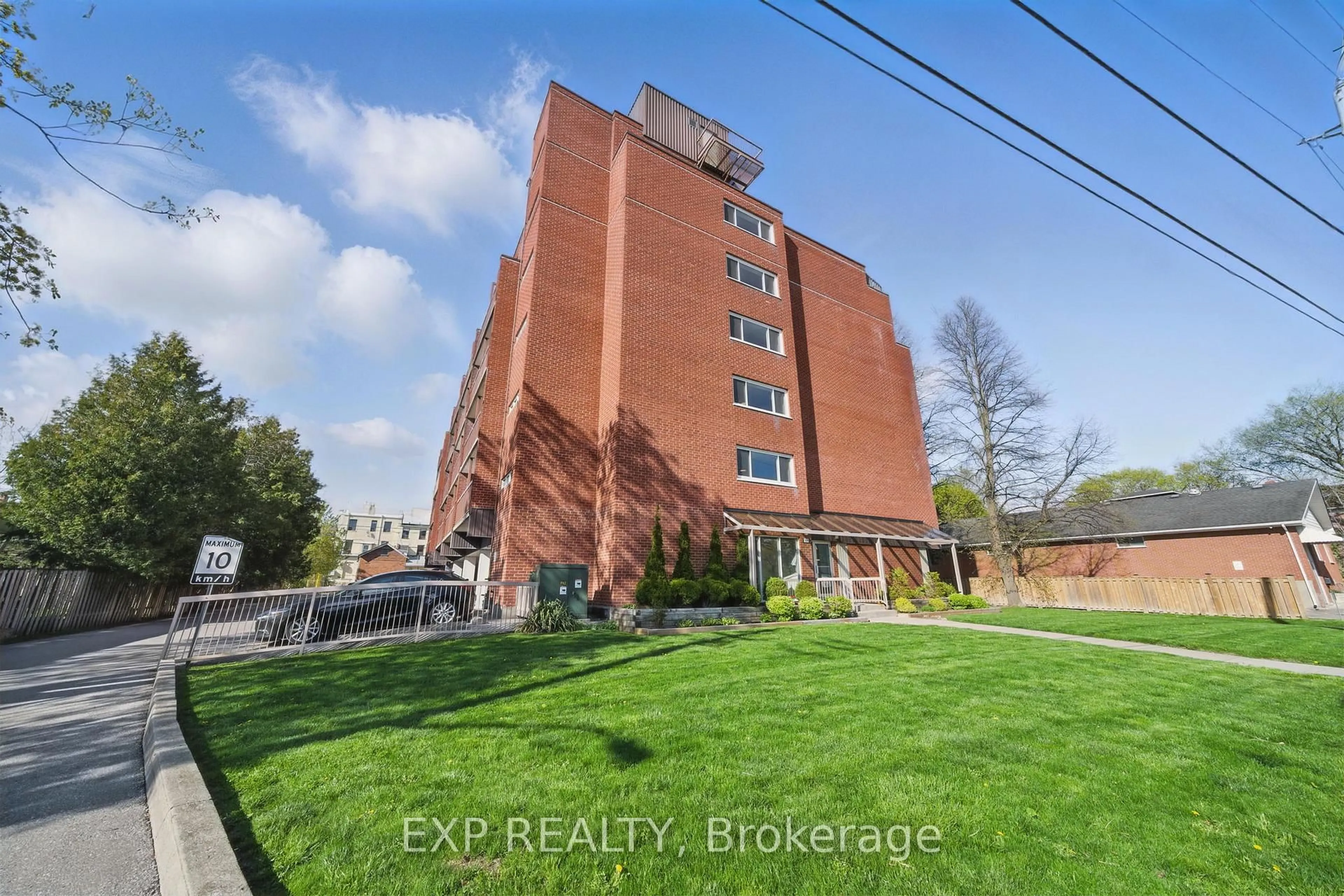 Unknown for 144 Queen St #302, Clarington Ontario L1C 1M9