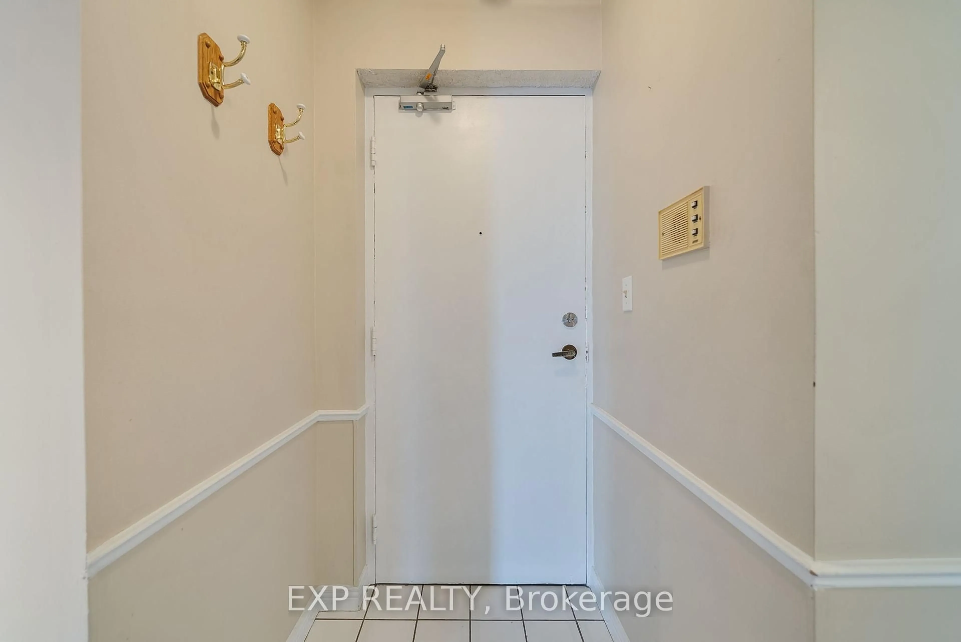 Indoor entryway for 144 Queen St #302, Clarington Ontario L1C 1M9