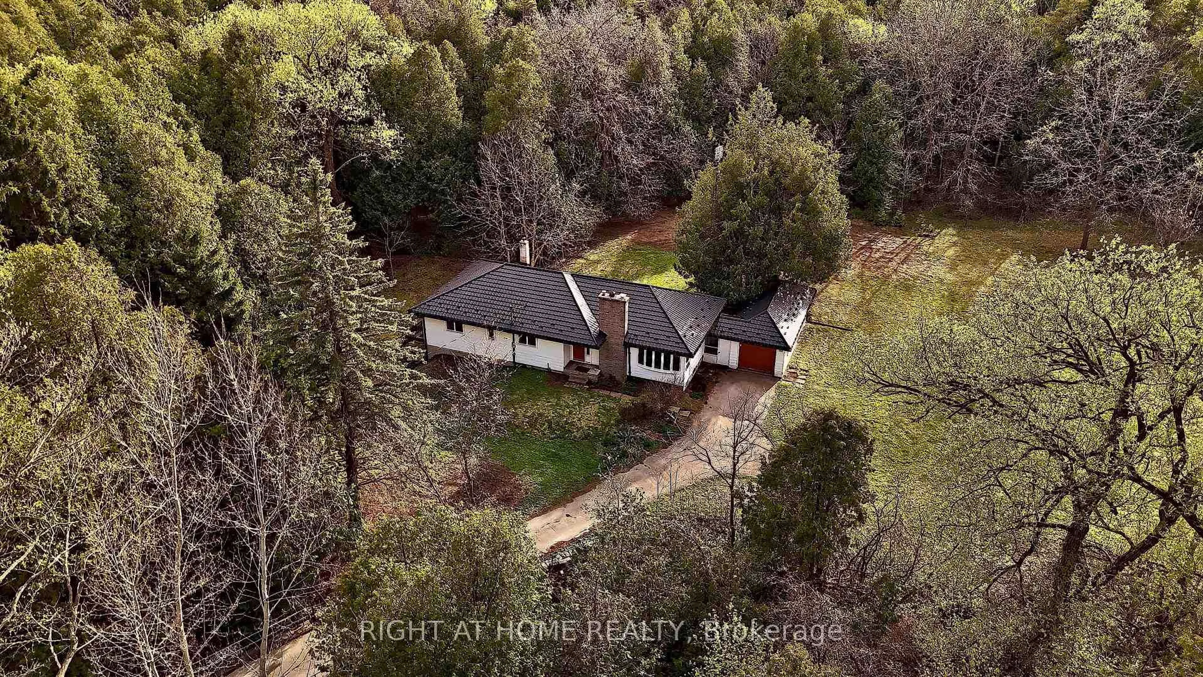 A pic from outside/outdoor area/front of a property/back of a property/a pic from drone, unknown for 192 Old Varcoe Rd, Clarington Ontario L1E 2K4