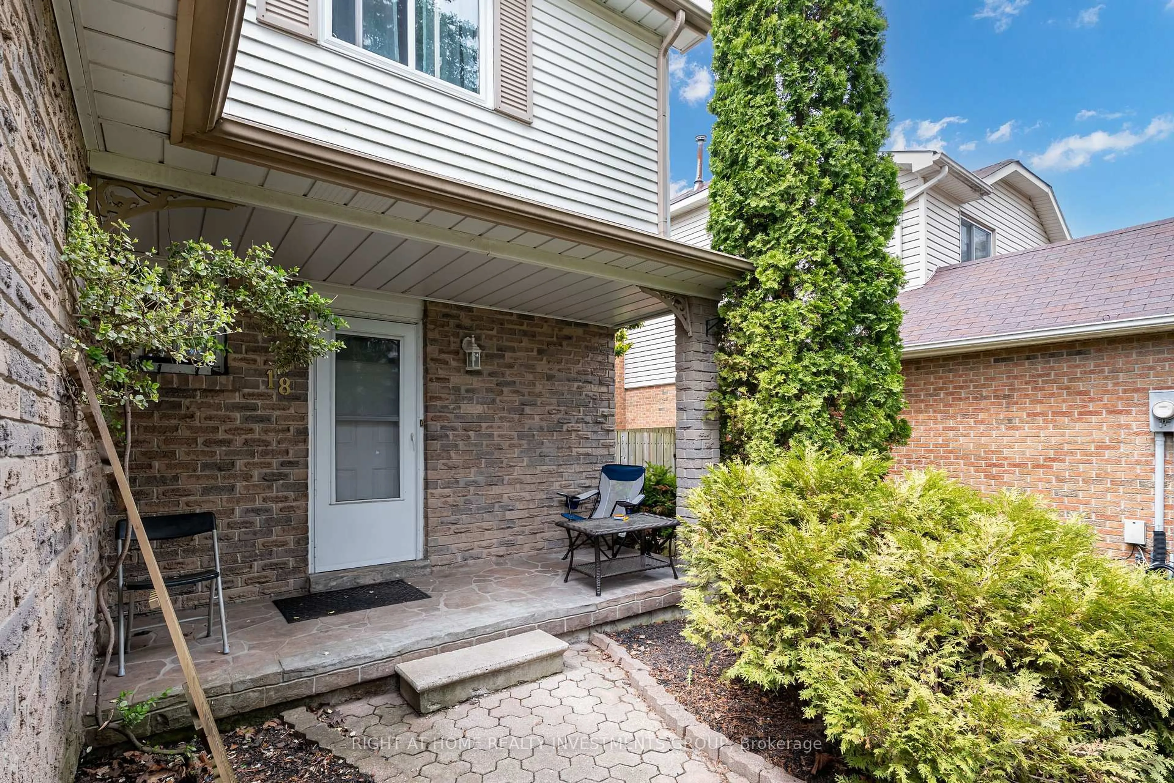 Unknown for 18 Goodfellow St, Whitby Ontario L1P 1C4