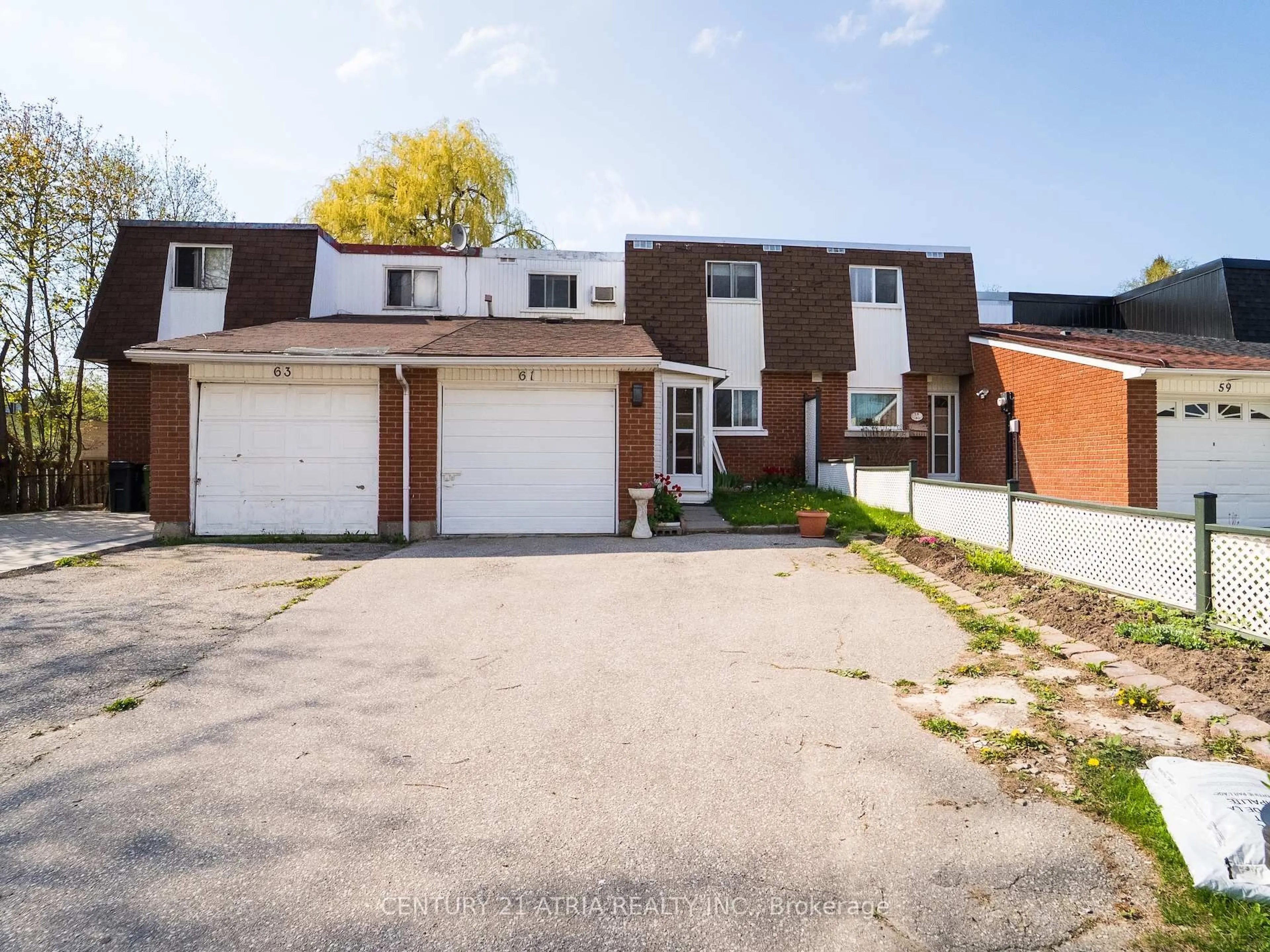 A pic from outside/outdoor area/front of a property/back of a property/a pic from drone, street for 61 Wiggens Crt, Toronto Ontario M1B 1K3