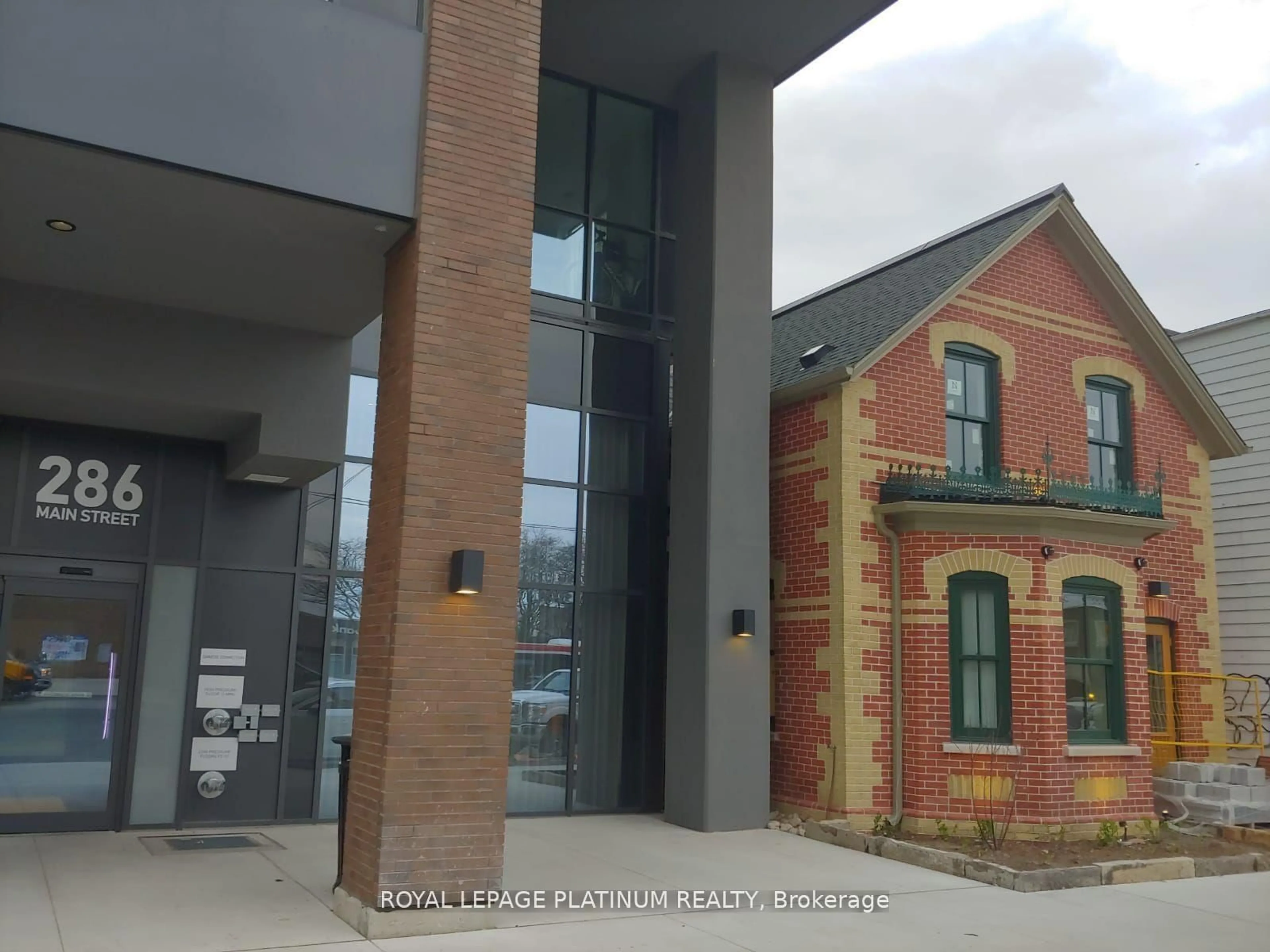 Indoor foyer for 286 Main St #1706, Toronto Ontario M4C 0B3