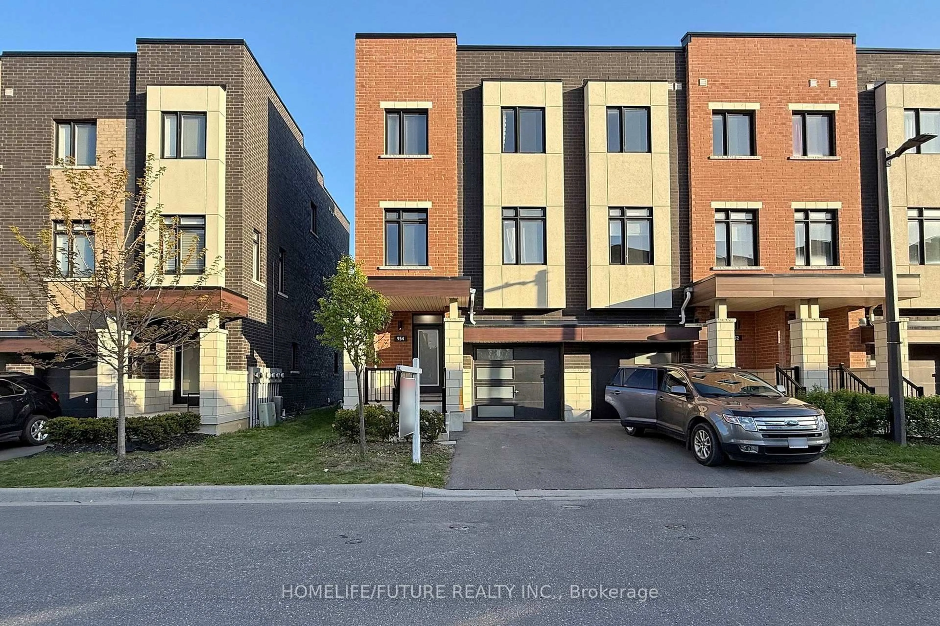 Unknown for 954 Kicking Horse Path #30, Oshawa Ontario L1J 0B4