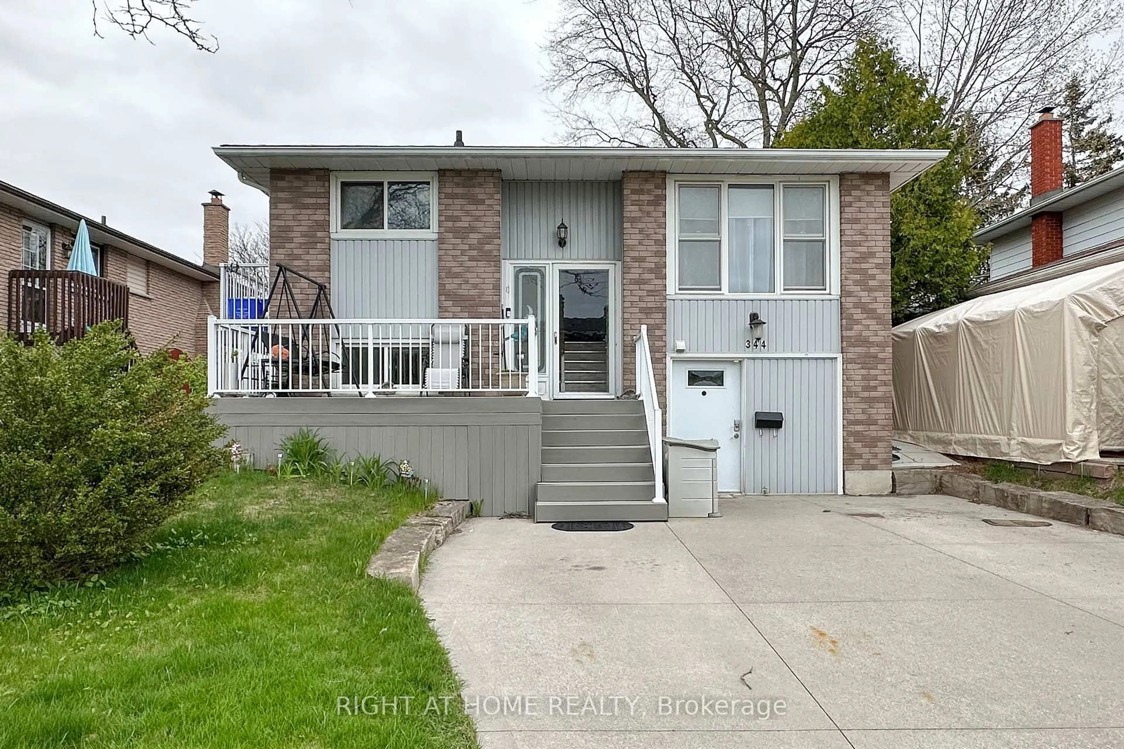 Home with vinyl exterior material, street for 344 Kensington Cres, Oshawa Ontario L1G 7S5