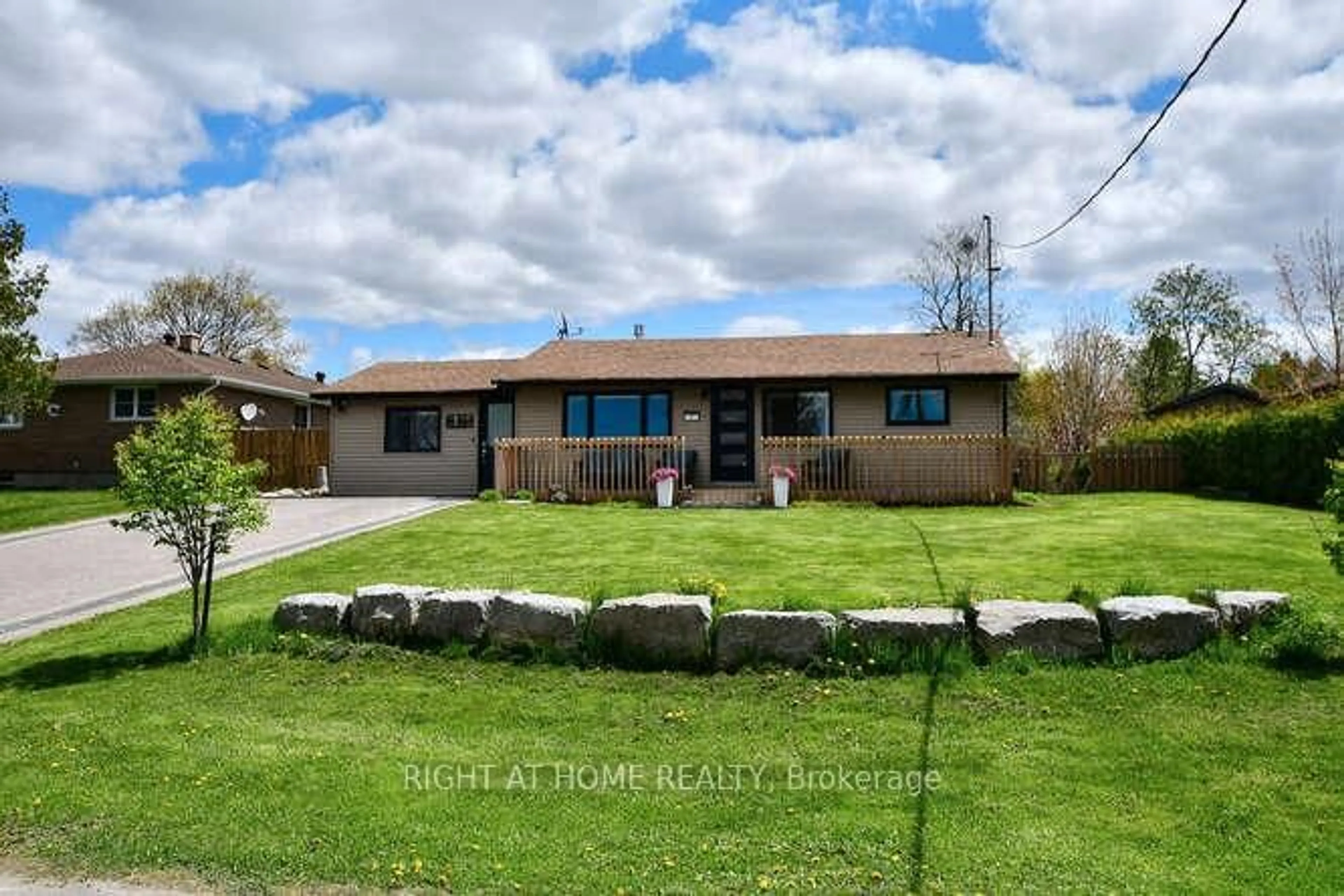 A pic from outside/outdoor area/front of a property/back of a property/a pic from drone, unknown for 7 Bayview Cres, Scugog Ontario L0B 1E0