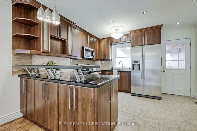 Additional property image - 192 Coxwell Ave