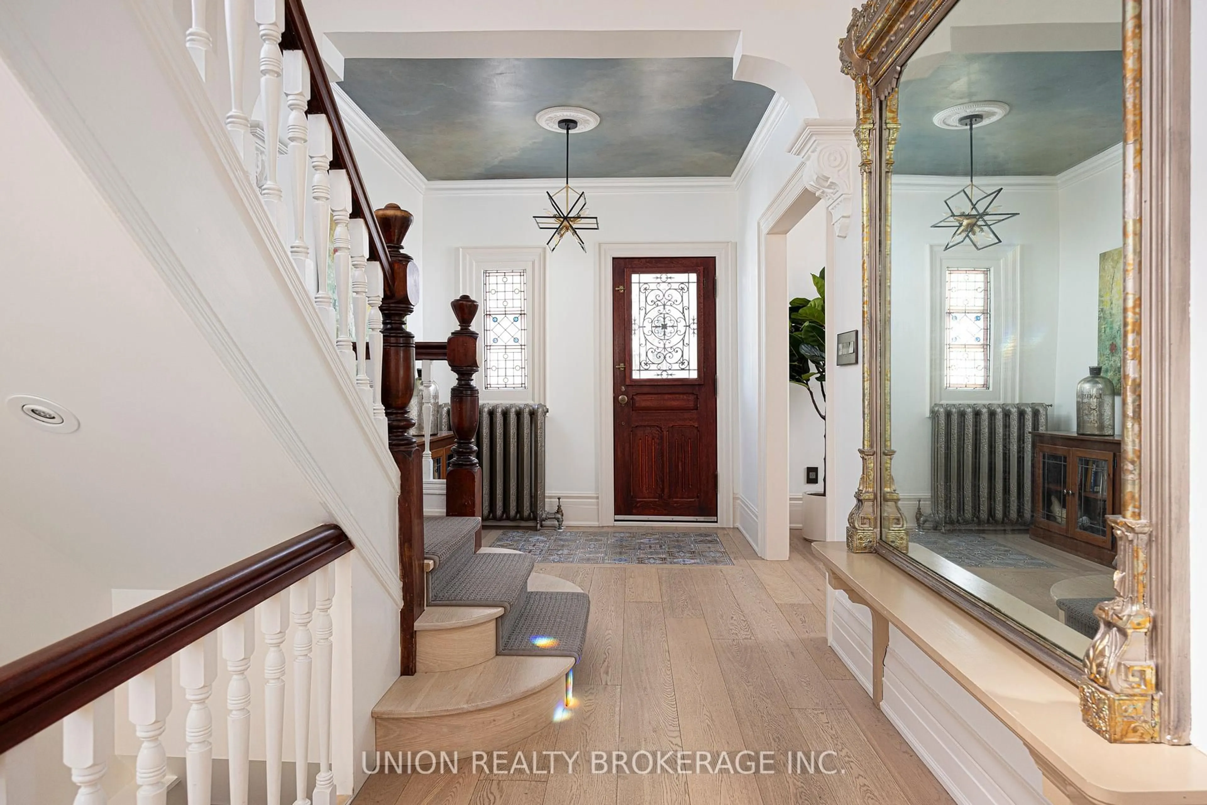 Indoor entryway for 165 Beech Ave, Toronto Ontario M4E 3H8