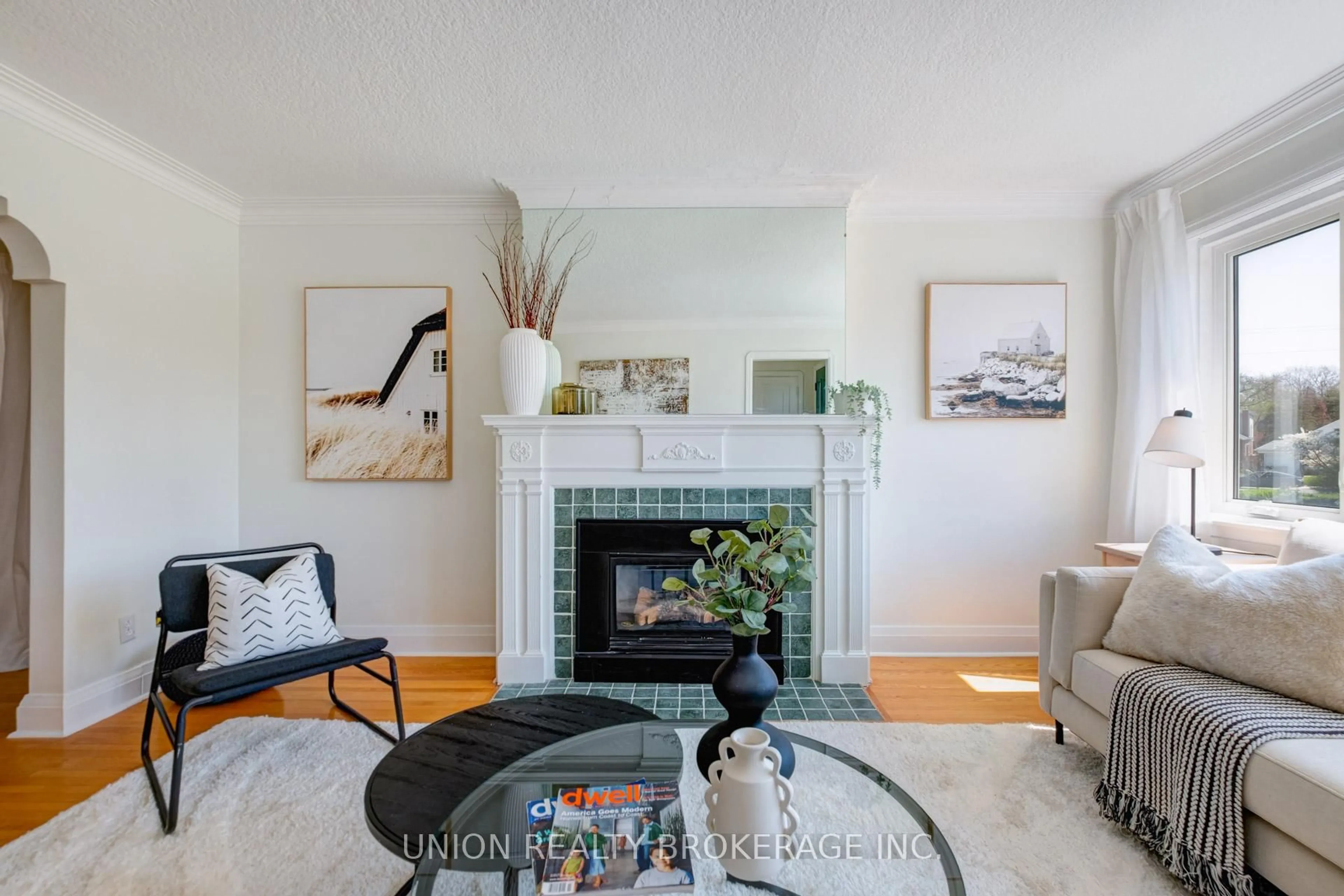Living room with furniture, unknown for 20 Clonmore Dr, Toronto Ontario M1N 1X5