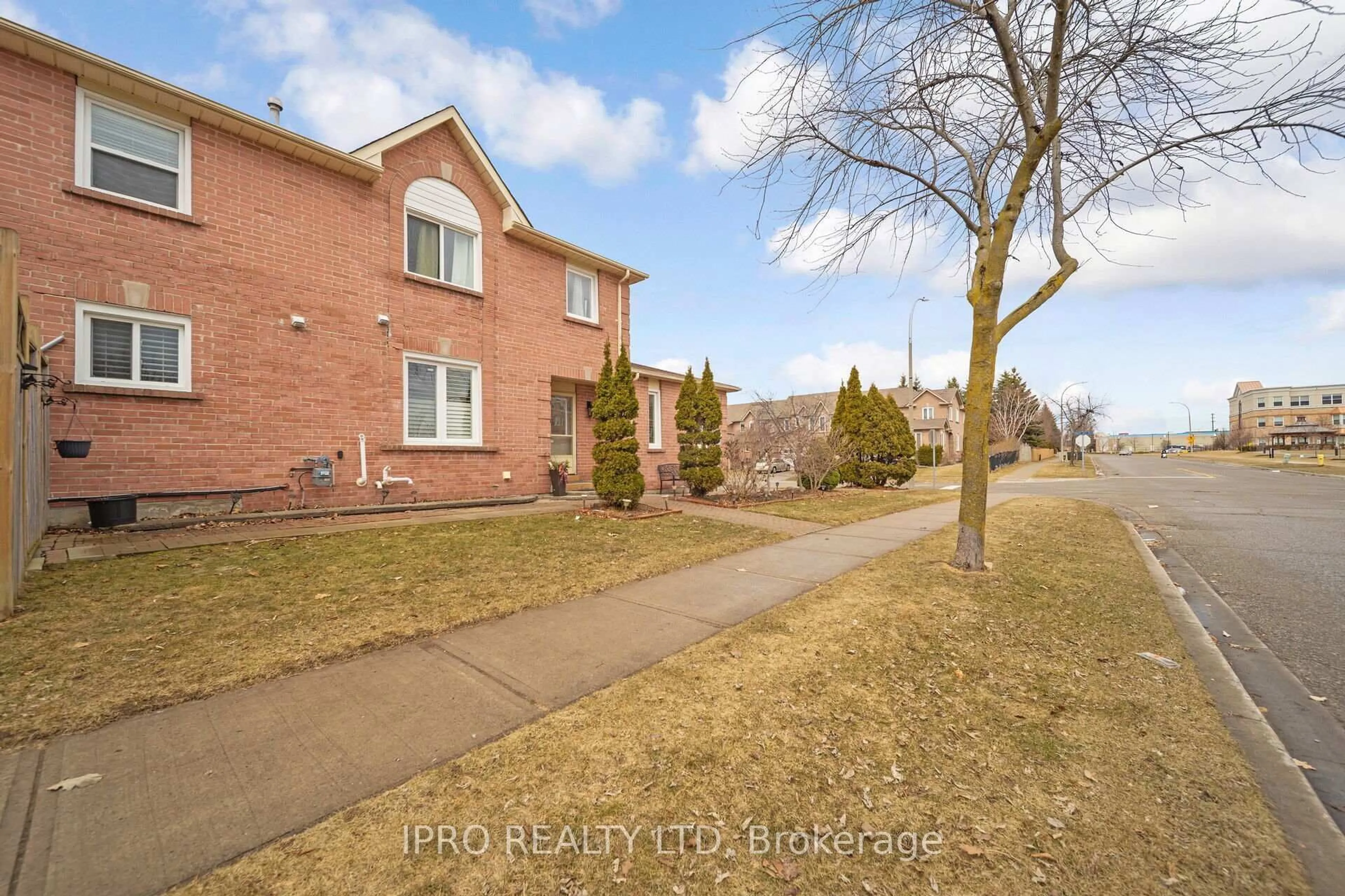 Unknown for 101 Timber Mill Ave, Whitby Ontario L1R 2H4
