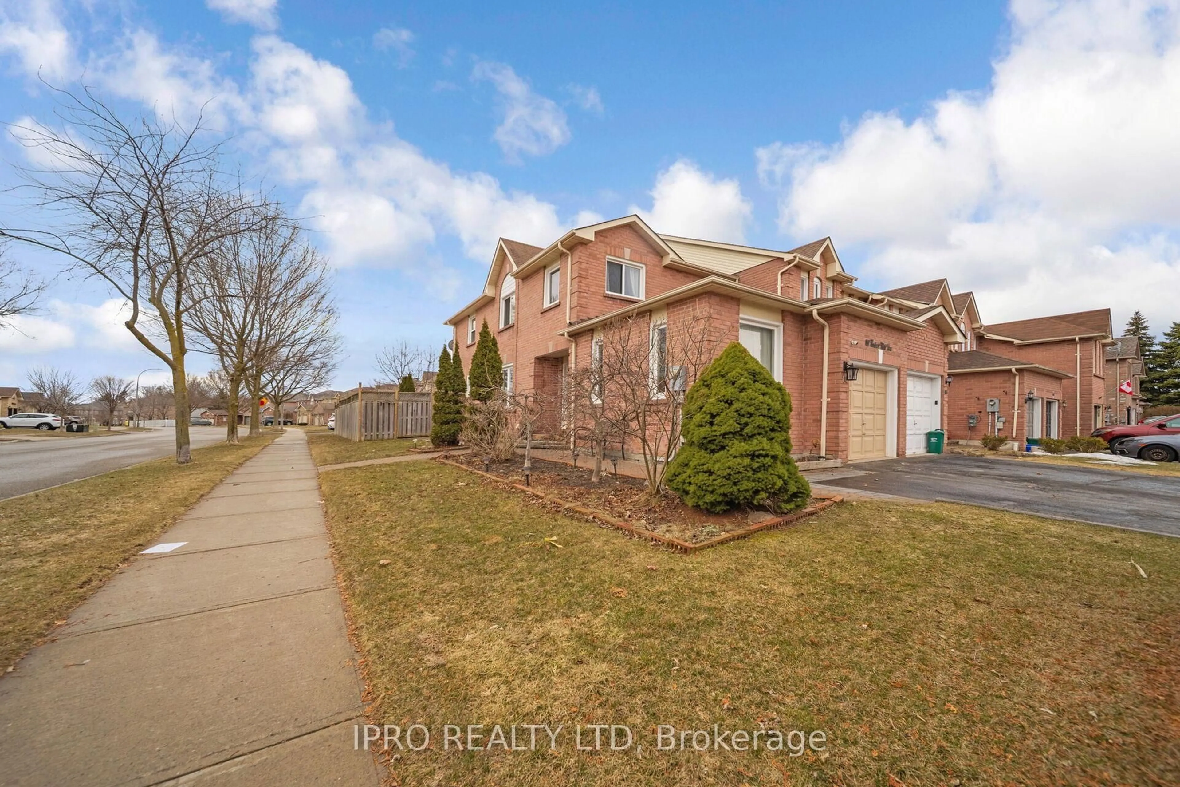 A pic from outside/outdoor area/front of a property/back of a property/a pic from drone, street for 101 Timber Mill Ave, Whitby Ontario L1R 2H4