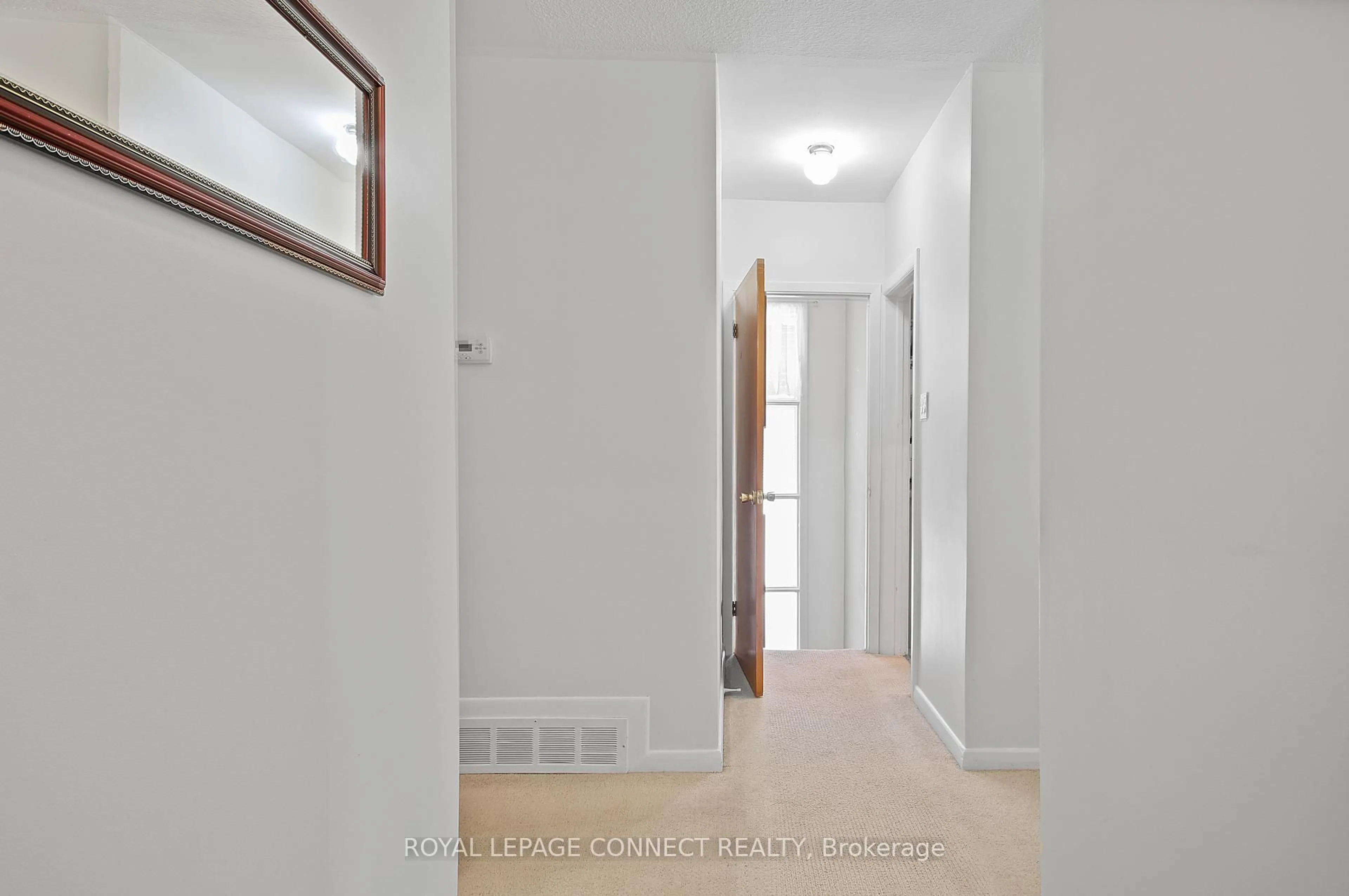 Indoor entryway for 4 Sundance Cres, Toronto Ontario M1G 2M2