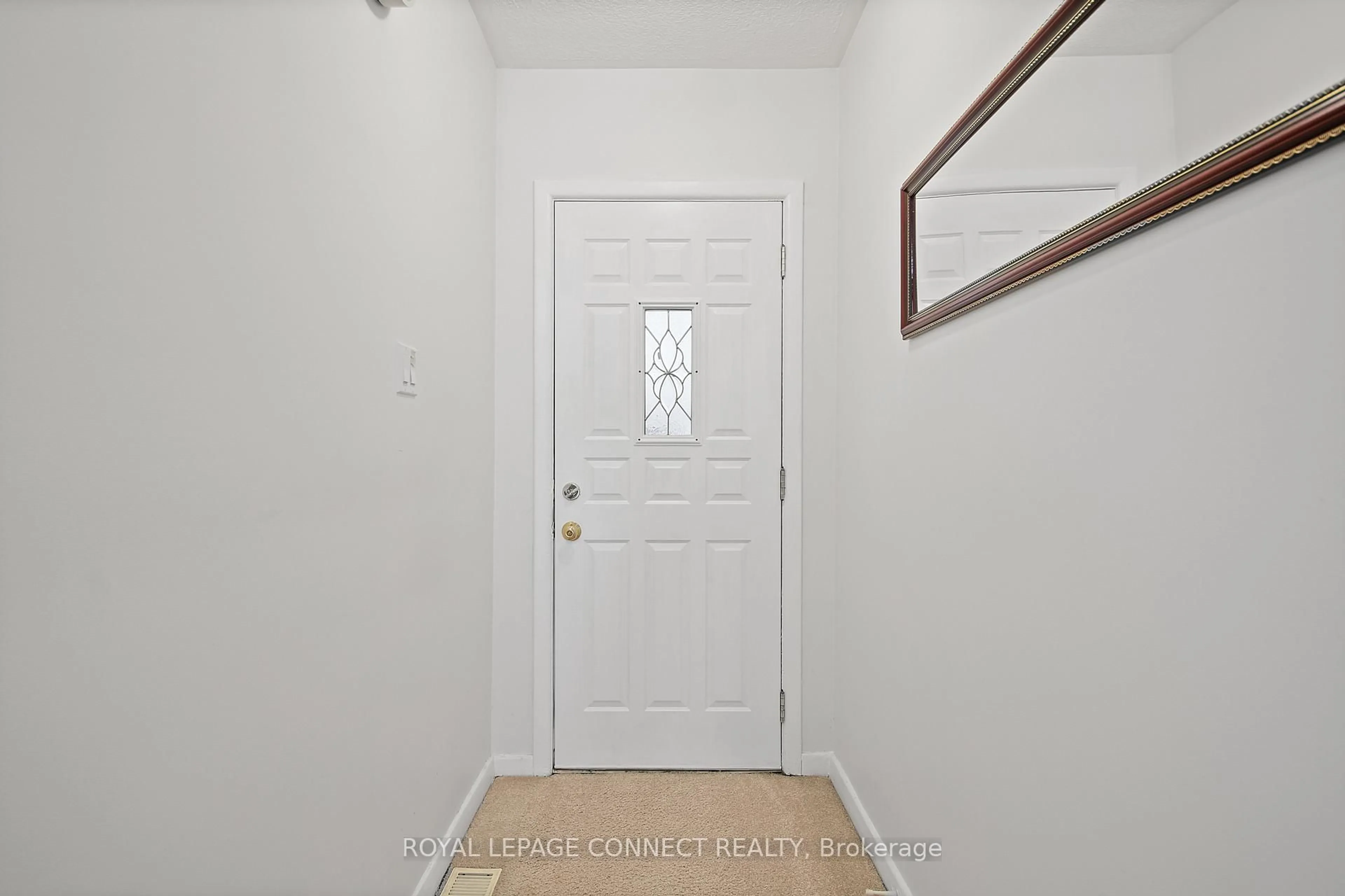 Indoor entryway for 4 Sundance Cres, Toronto Ontario M1G 2M2
