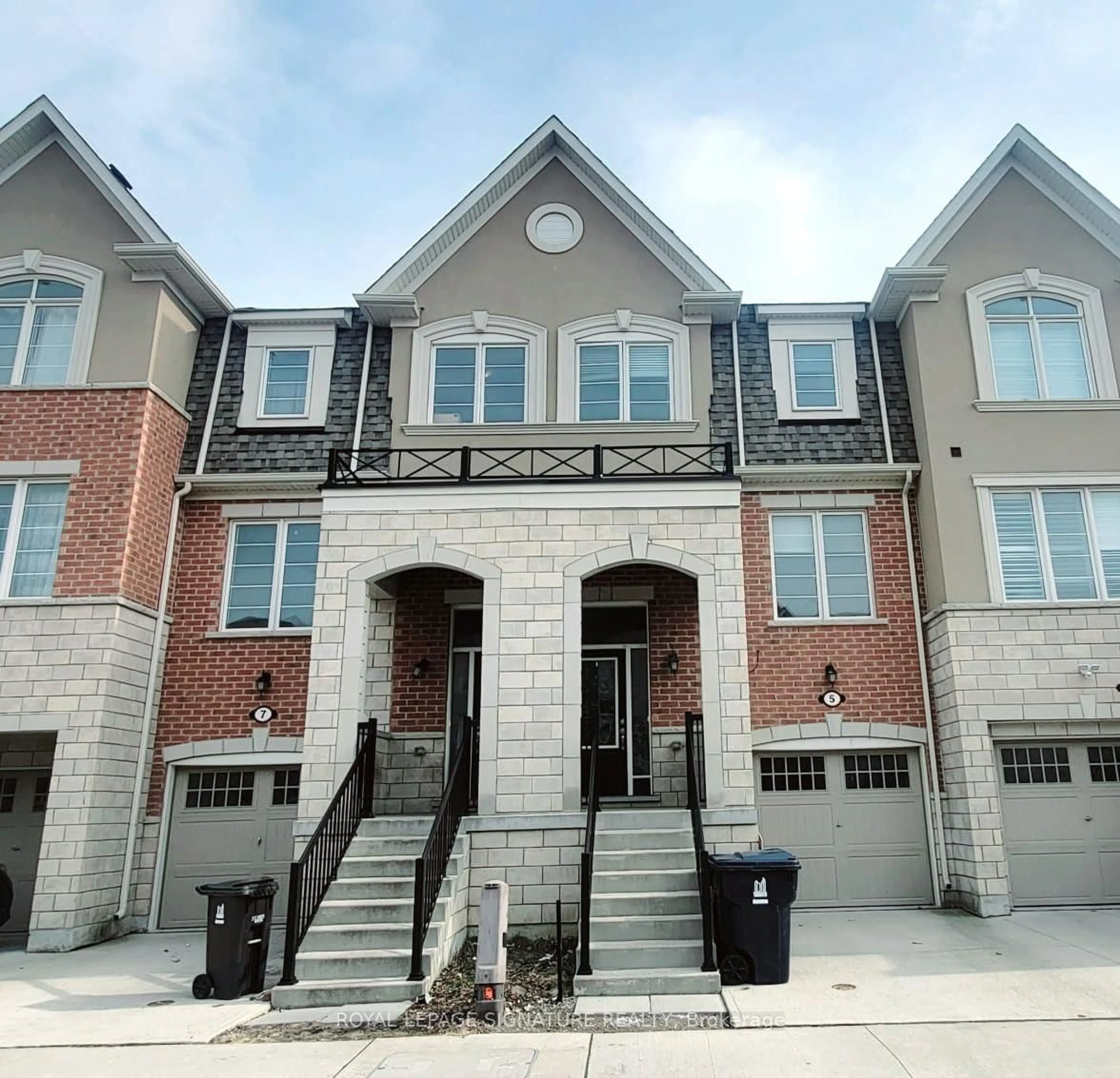 Home with brick exterior material, building for 5 Fusilier Dr, Toronto Ontario M1L 0J4