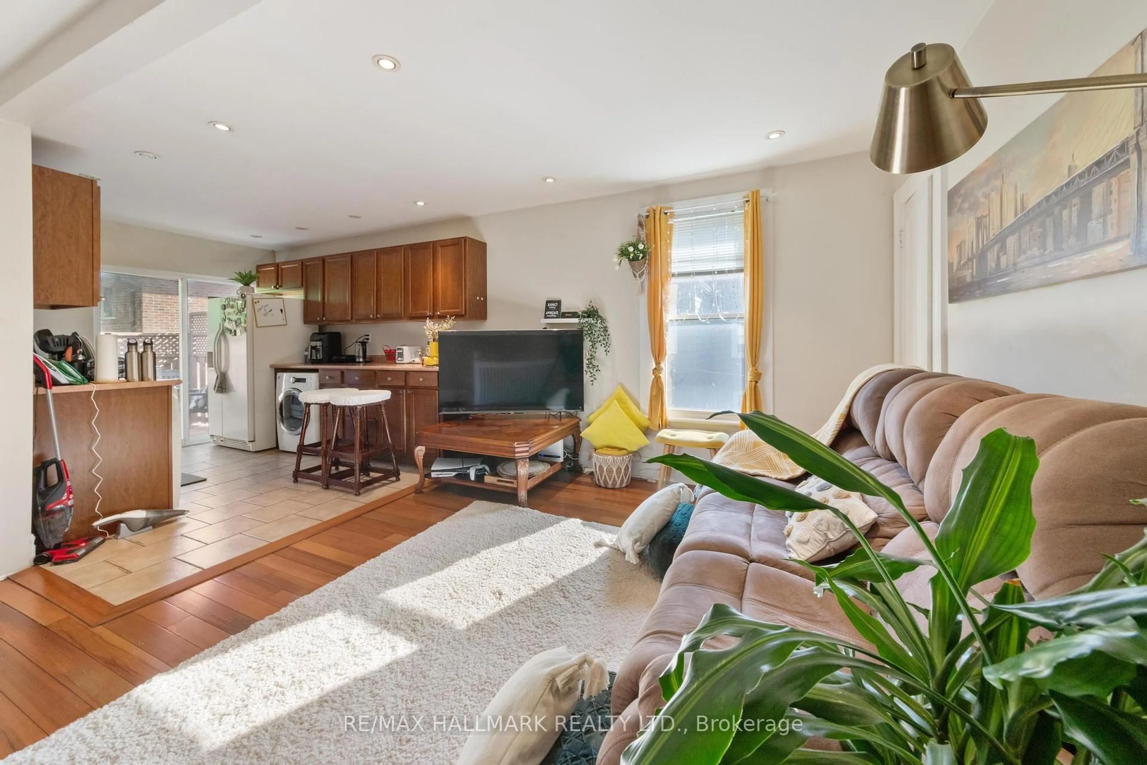 Living room with furniture, unknown for 25 Norwood Terr, Toronto Ontario M4E 2H2