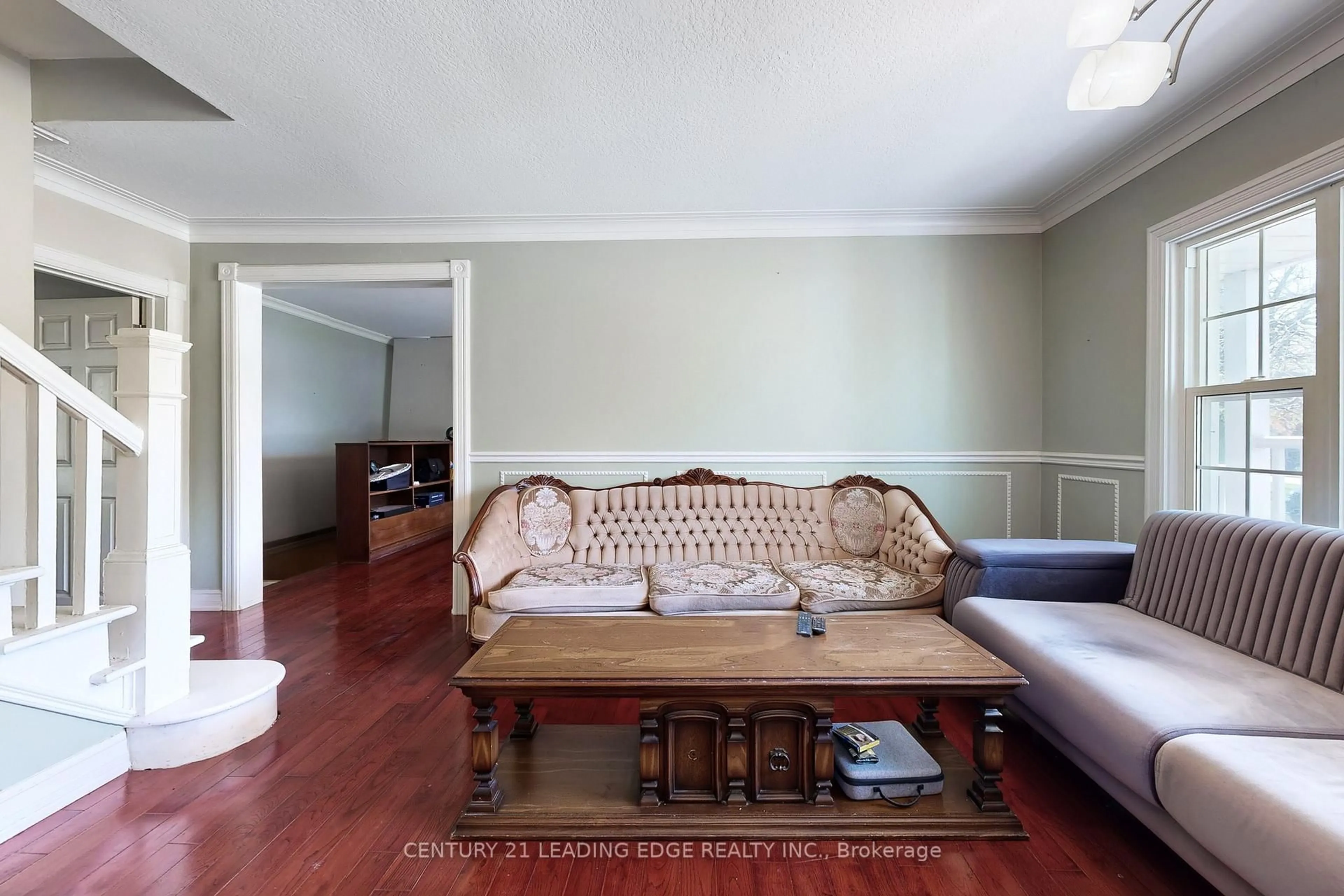 Living room with furniture, wood/laminate floor for 21B Wexford Blvd, Toronto Ontario M1R 1K9