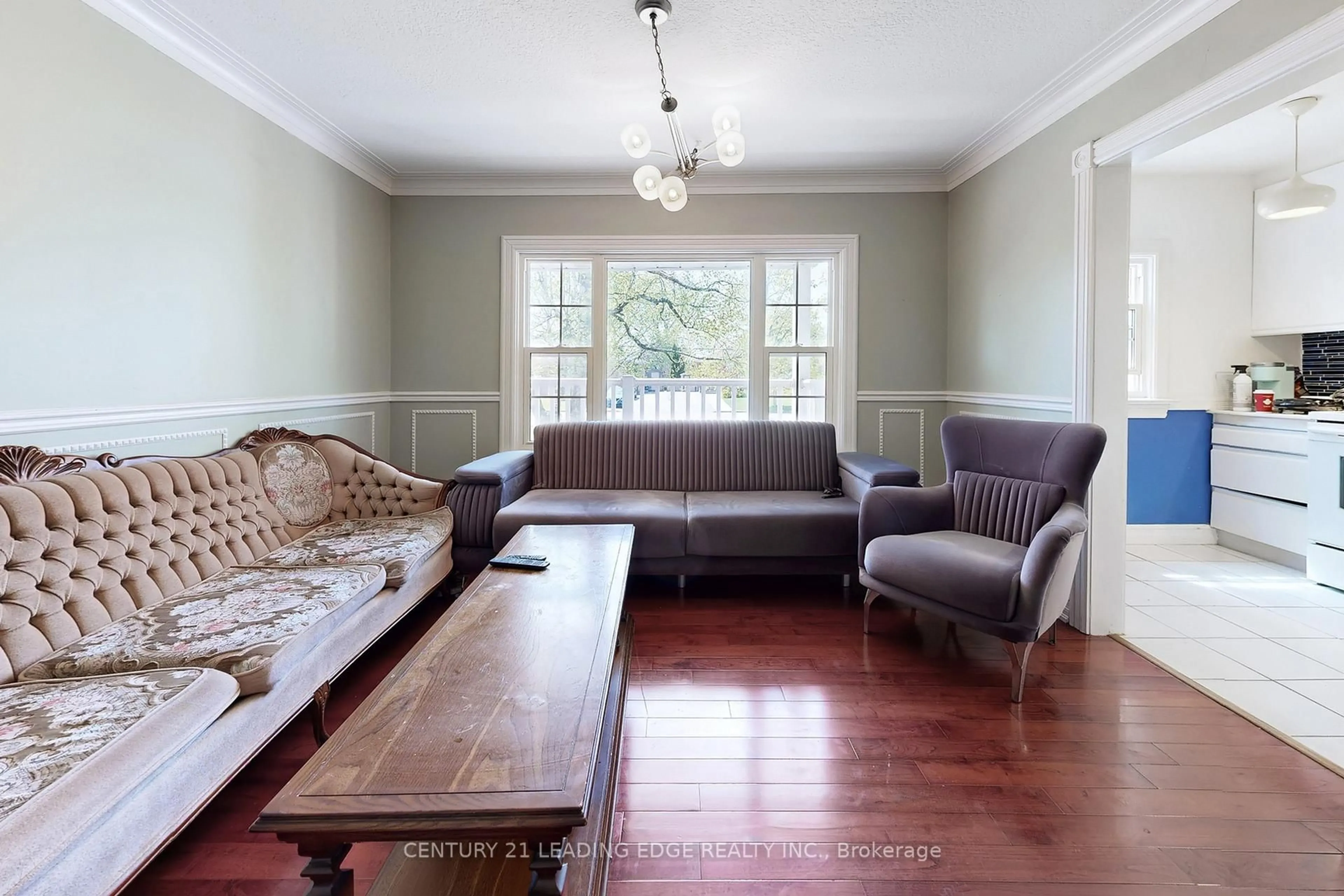 Living room with furniture, wood/laminate floor for 21B Wexford Blvd, Toronto Ontario M1R 1K9