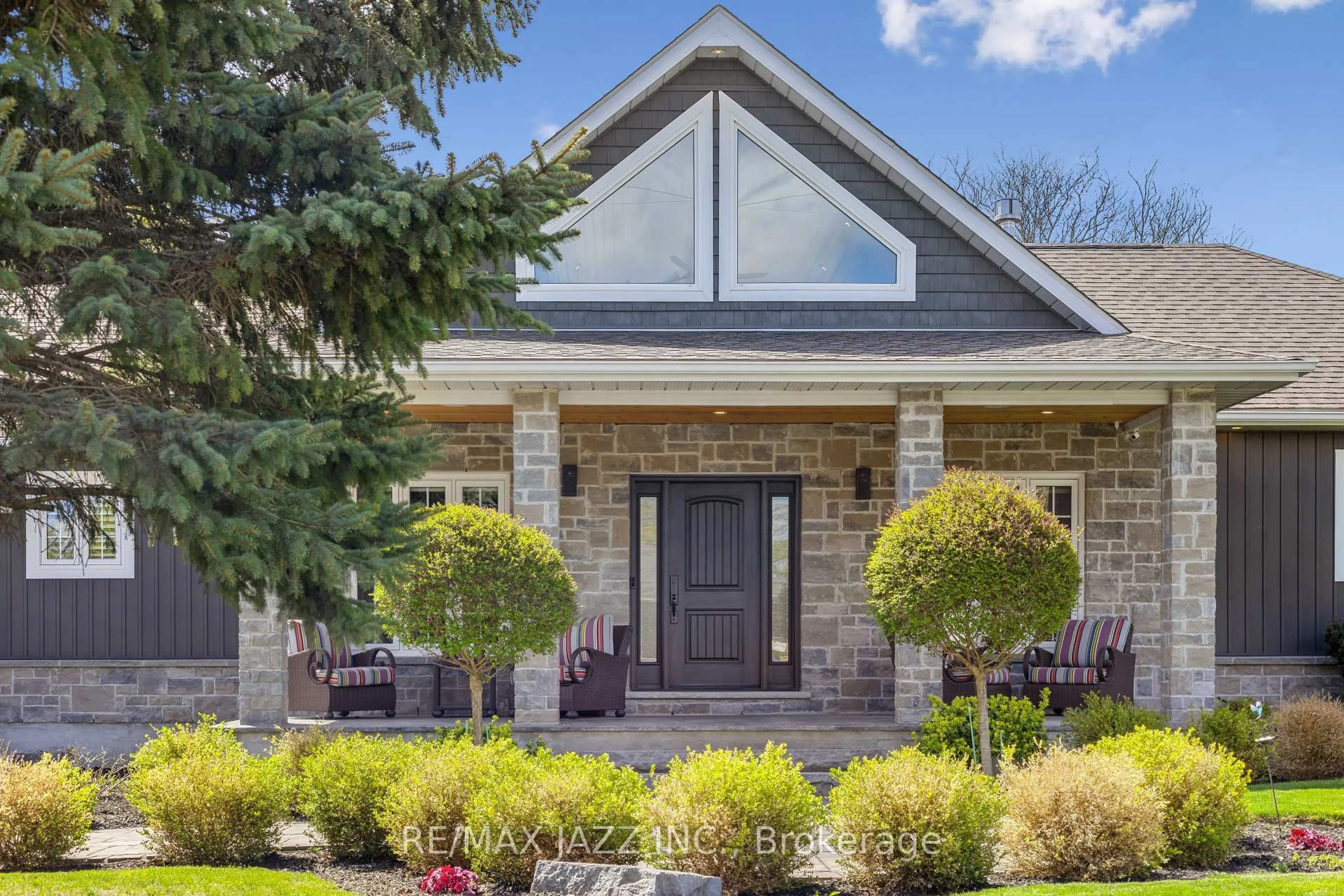 Home with brick exterior material, street for 325 Maine St, Oshawa Ontario L1L 1A8