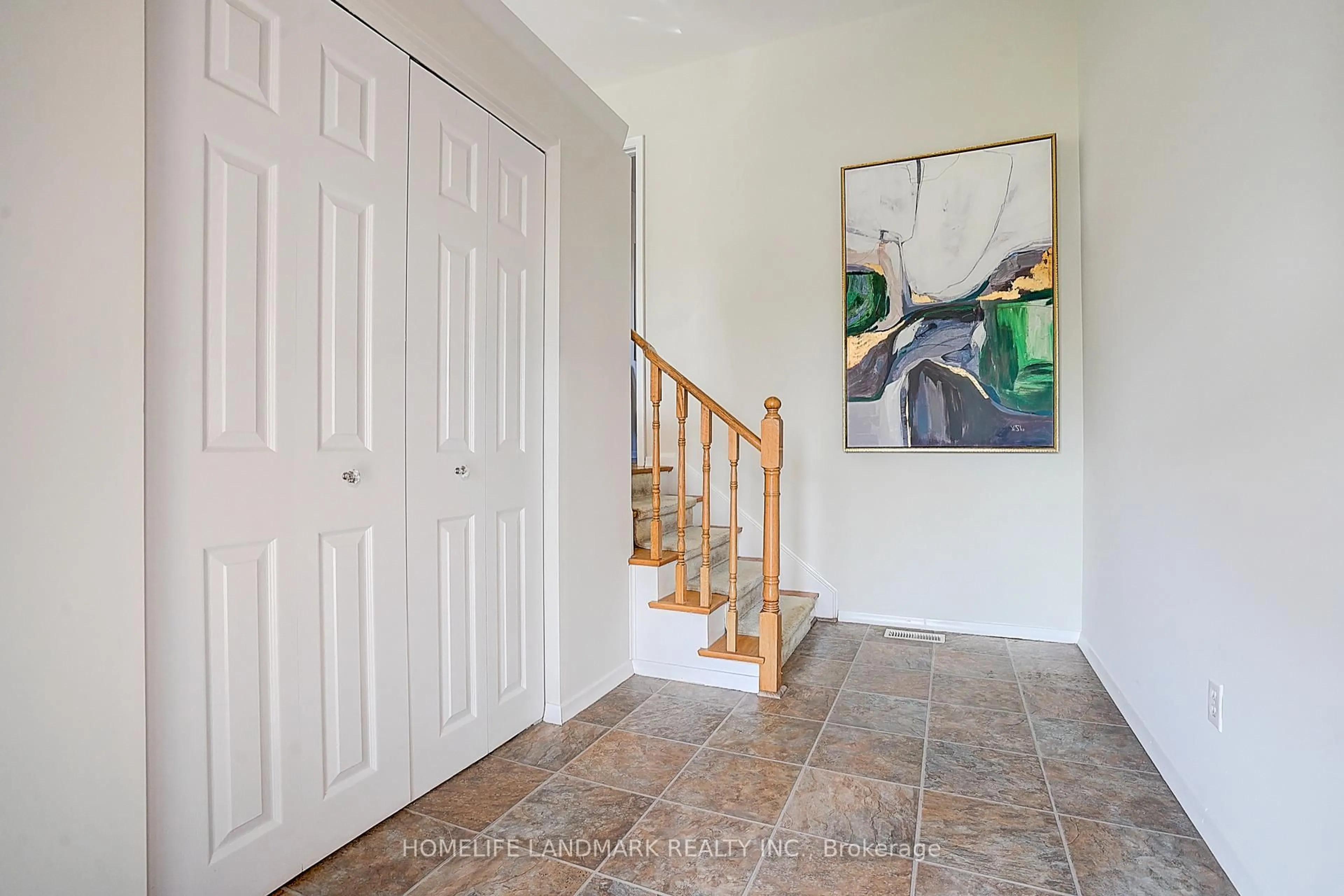 Indoor entryway for 74 Invergordon Ave, Toronto Ontario M1S 2Z2