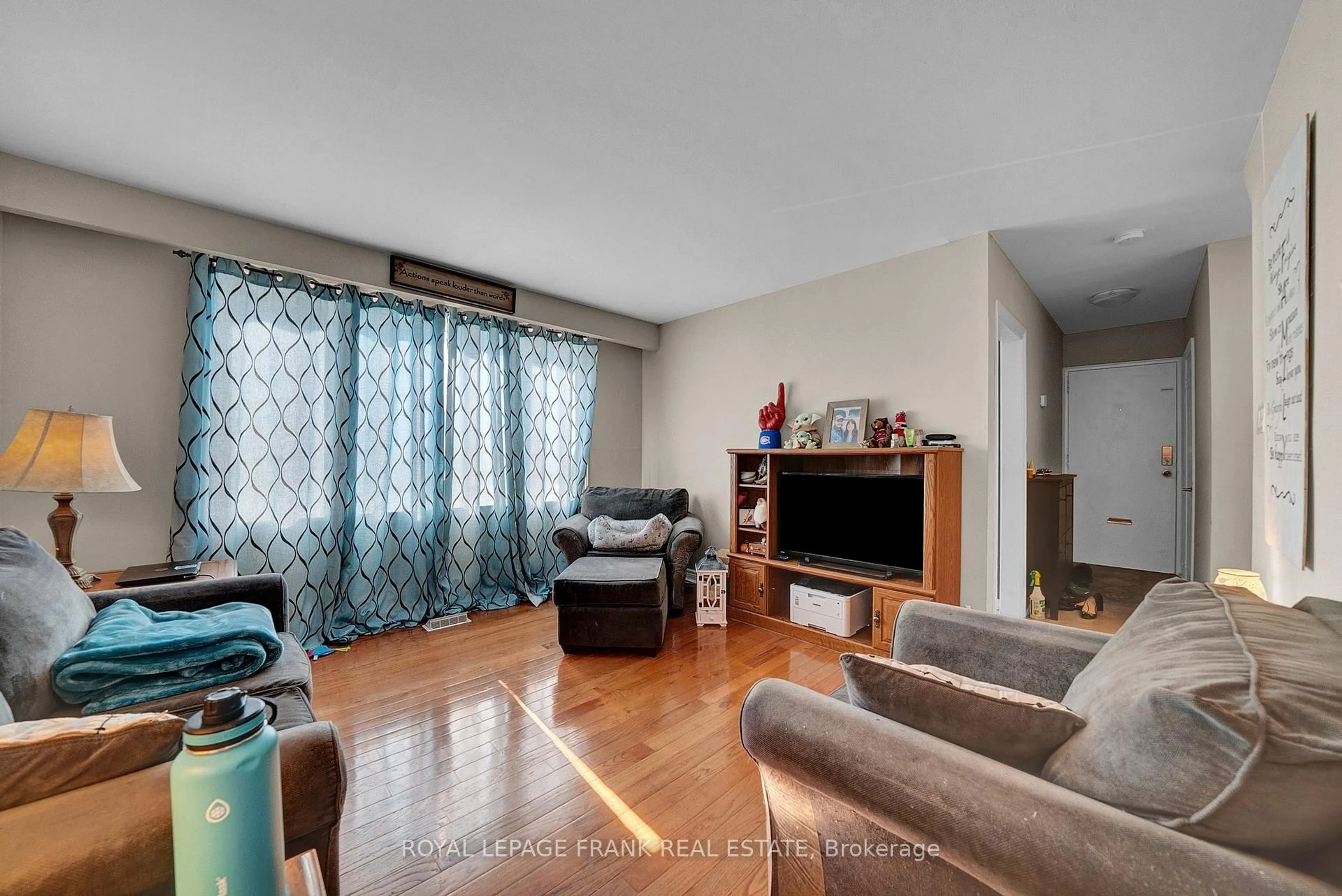 Living room with furniture, unknown for 377 Linden St, Oshawa Ontario L1H 6R6