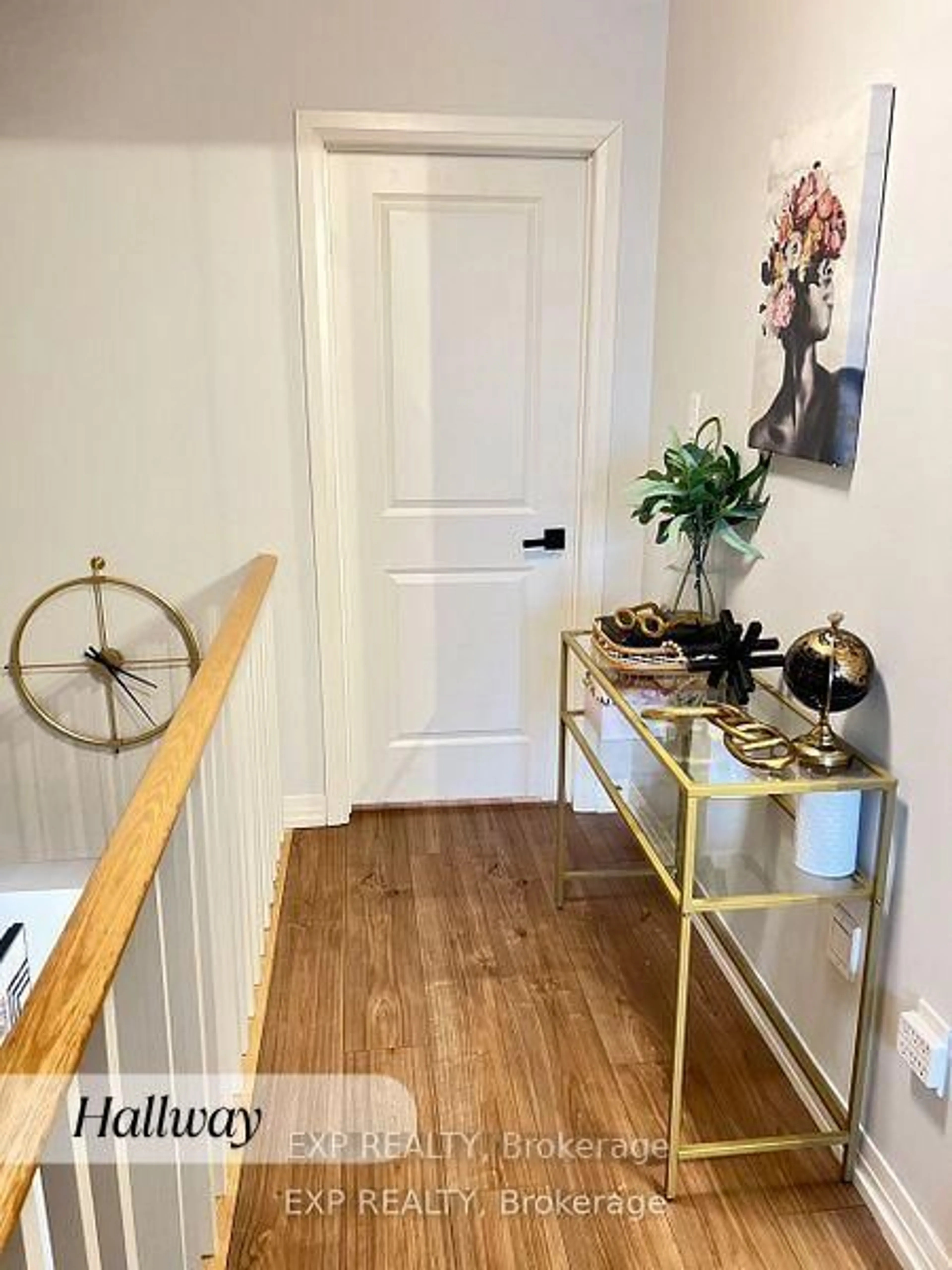 Indoor entryway for 33 Queen Alexandra Lane, Clarington Ontario L1C 3K7