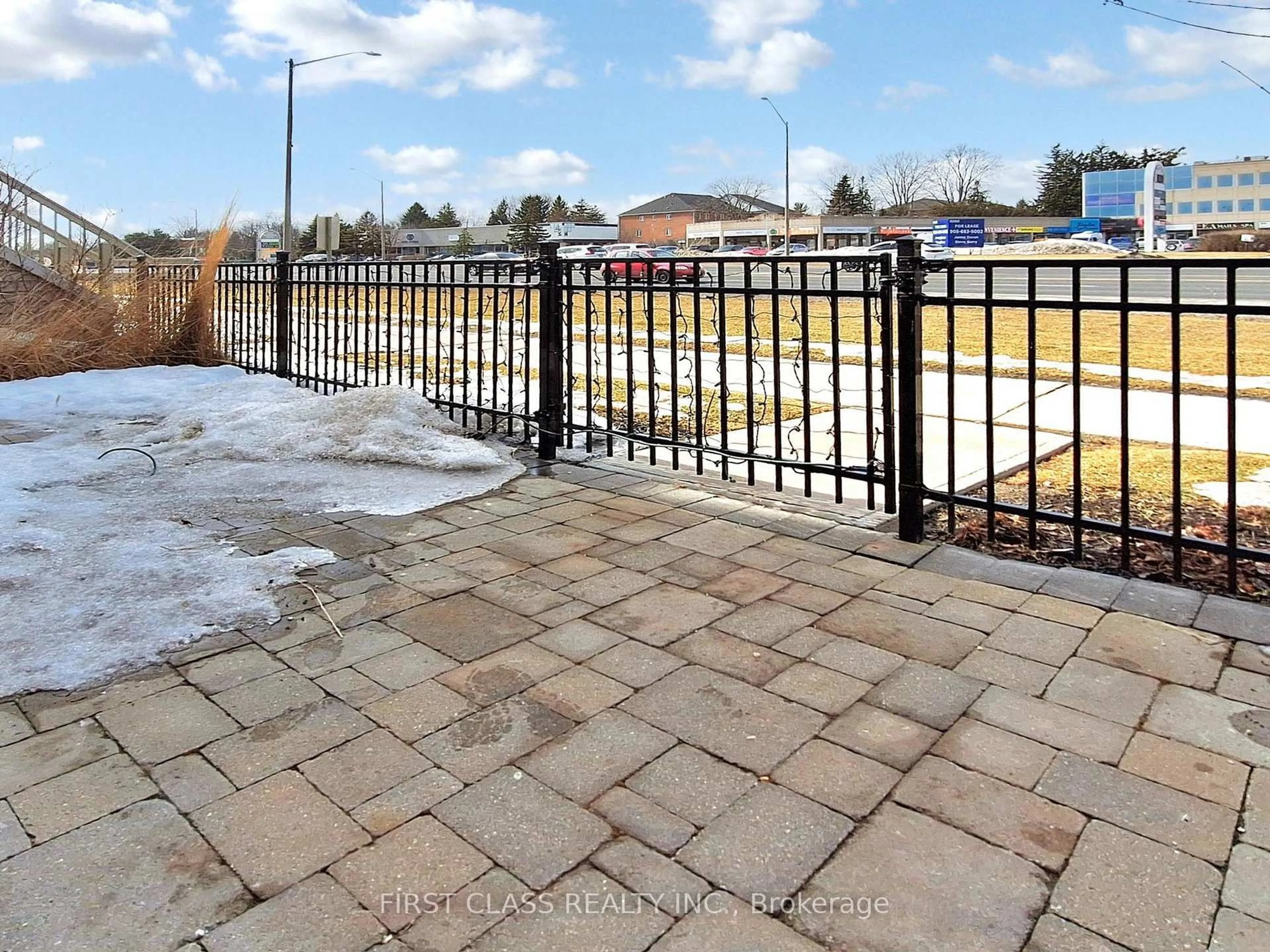 Patio, street for 1525 Kingston Rd #611, Pickering Ontario L1V 0E9