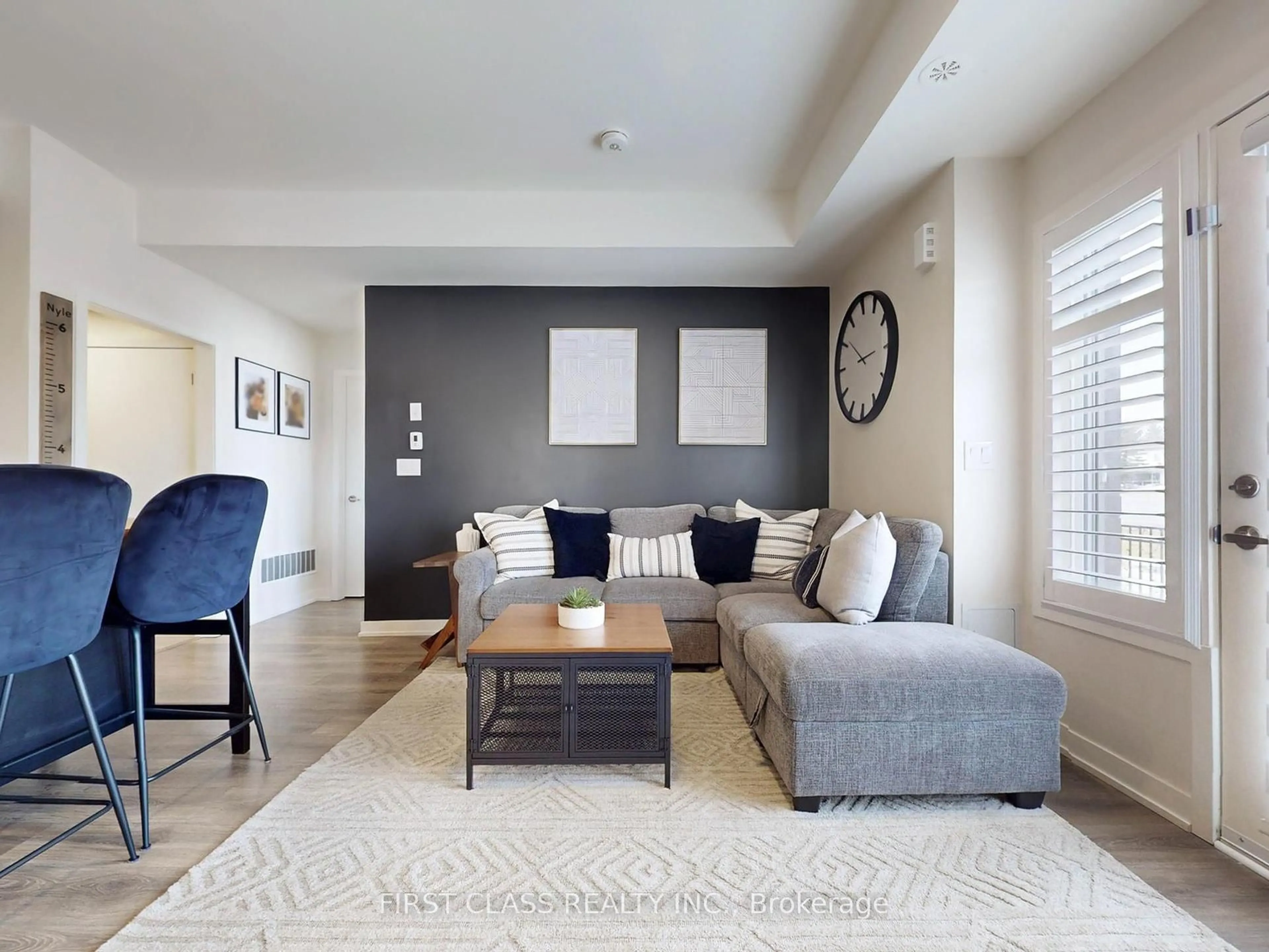 Living room with furniture, carpet floor for 1525 Kingston Rd #611, Pickering Ontario L1V 0E9