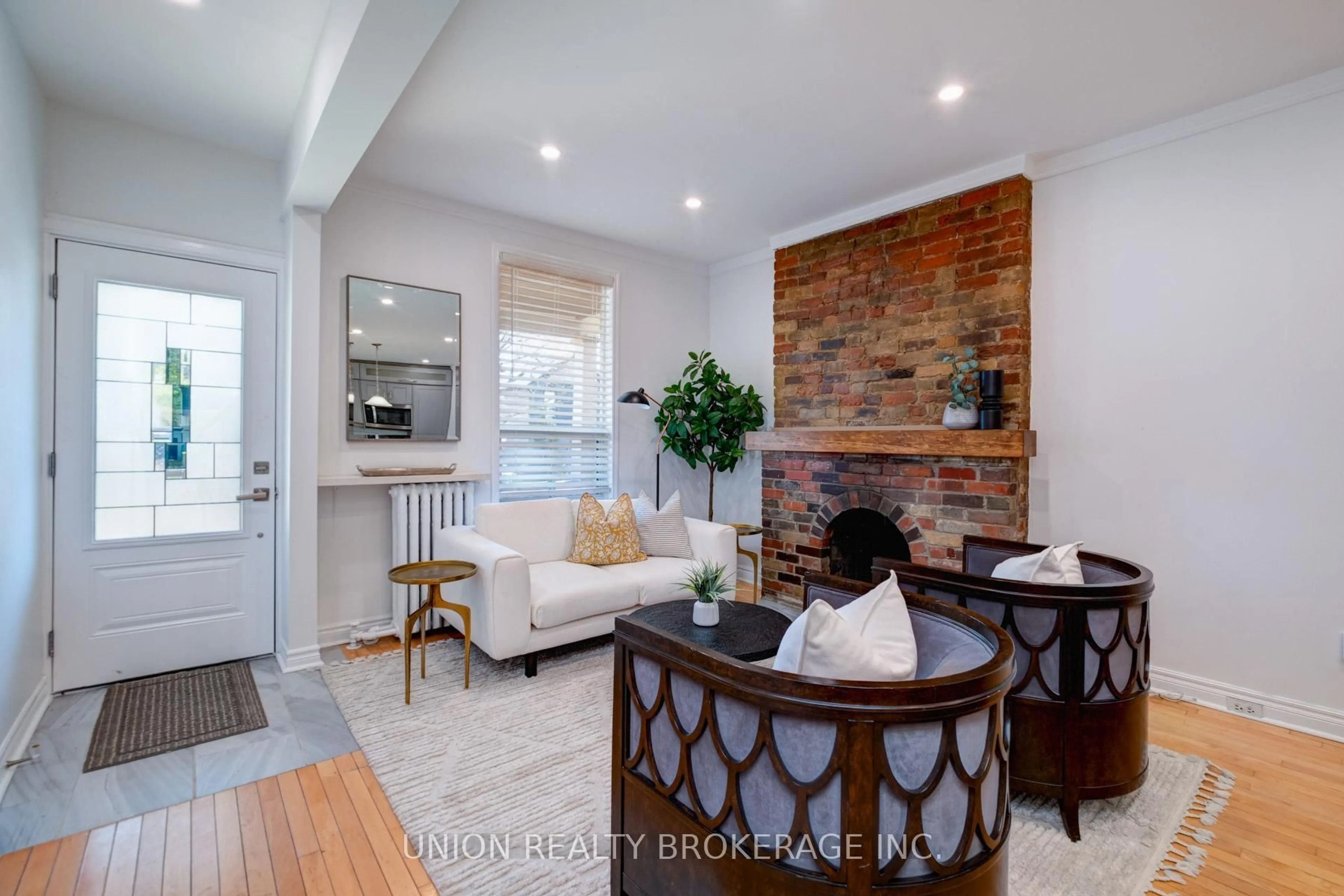 Living room with furniture, unknown for 30 Ashdale Ave, Toronto Ontario M4L 2Y7
