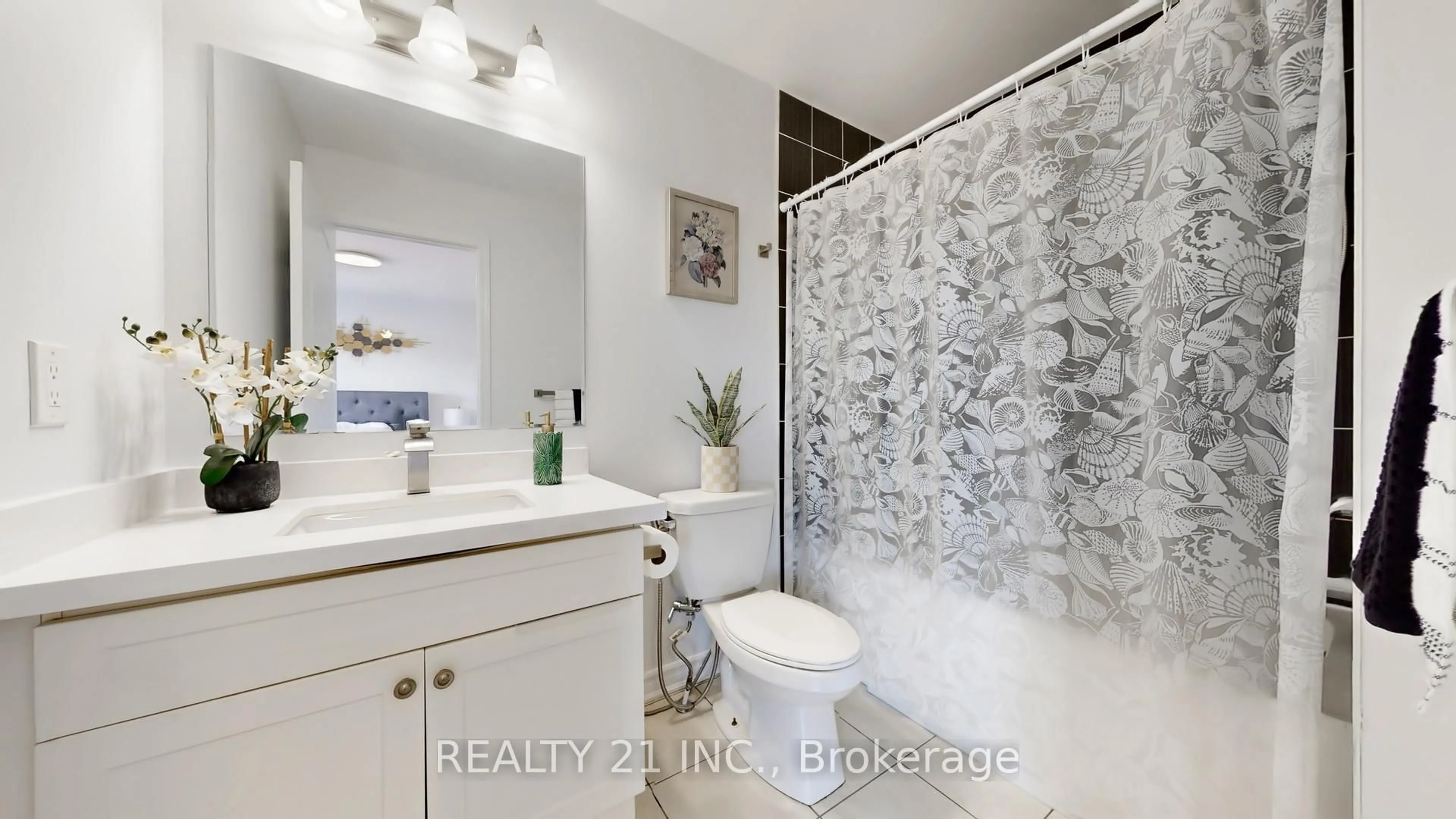Standard bathroom, ceramic/tile floor for 42 Heron Park Pl Pl, Toronto Ontario M1E 0B8