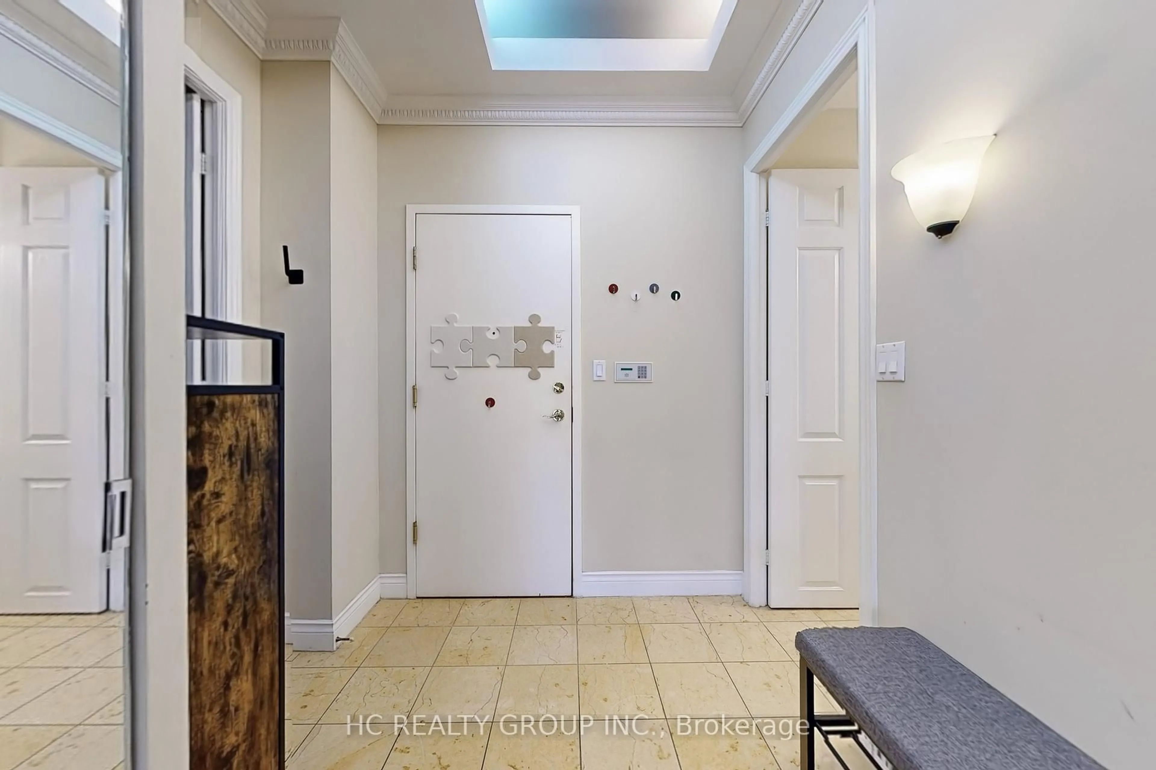 Indoor entryway for 228 Bonis Ave #113, Toronto Ontario M1T 3W1