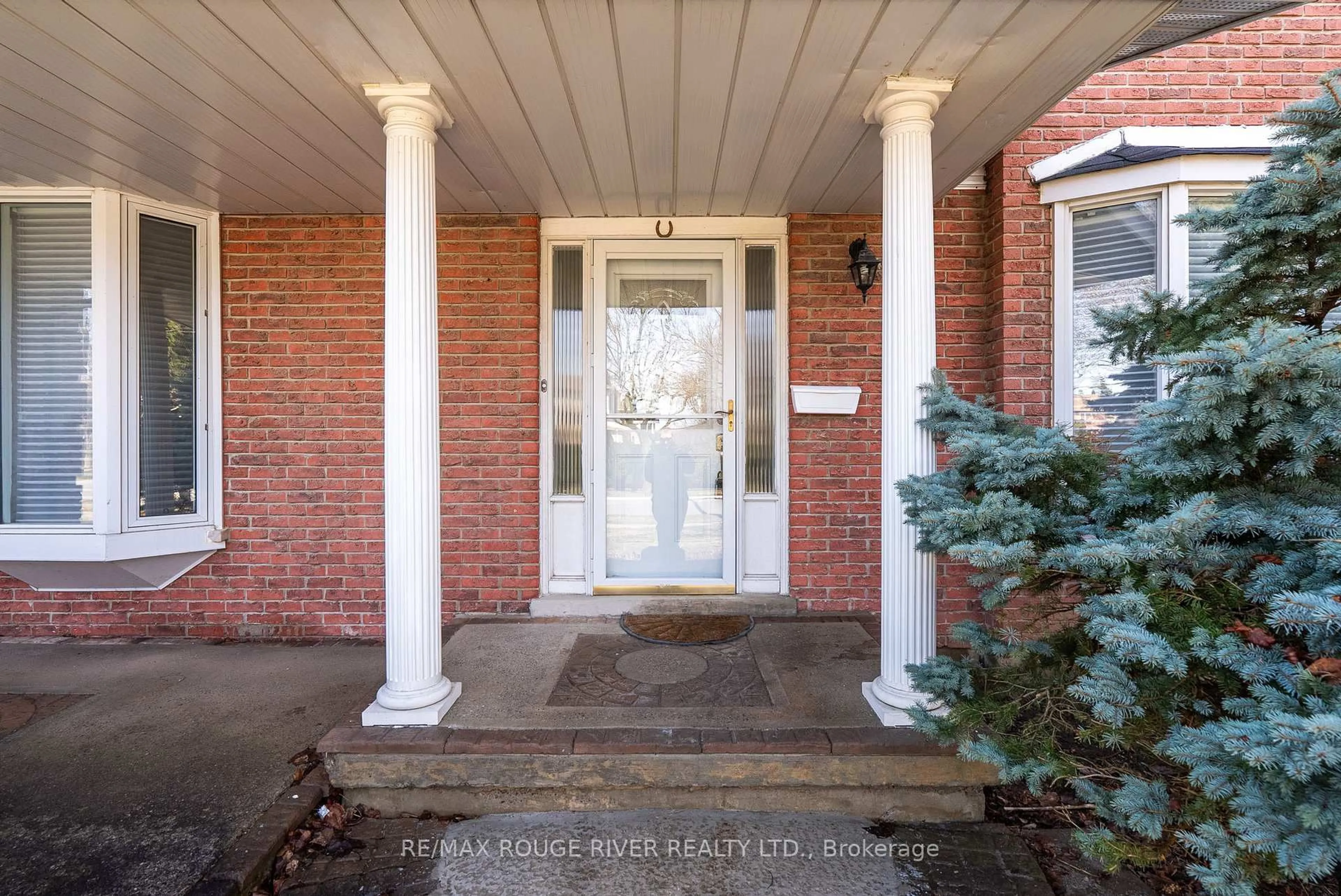 Indoor entryway for 146 Gadsby Dr, Whitby Ontario L1N 6M4