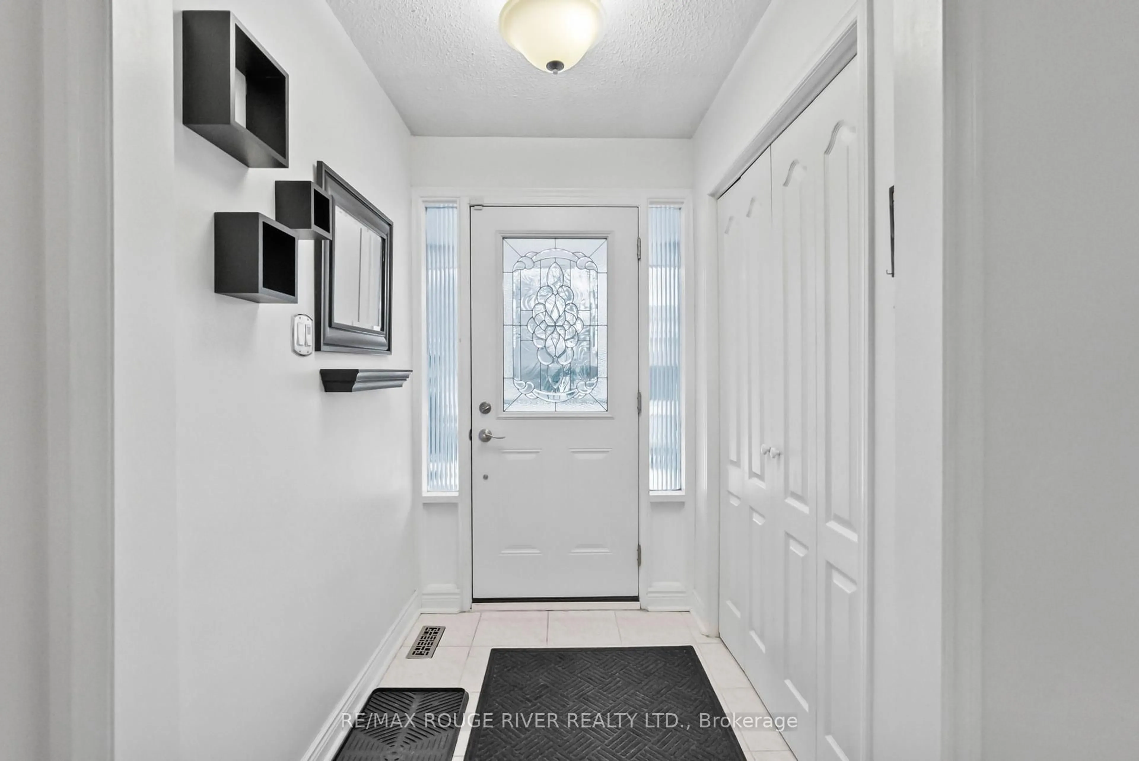 Indoor entryway for 146 Gadsby Dr, Whitby Ontario L1N 6M4
