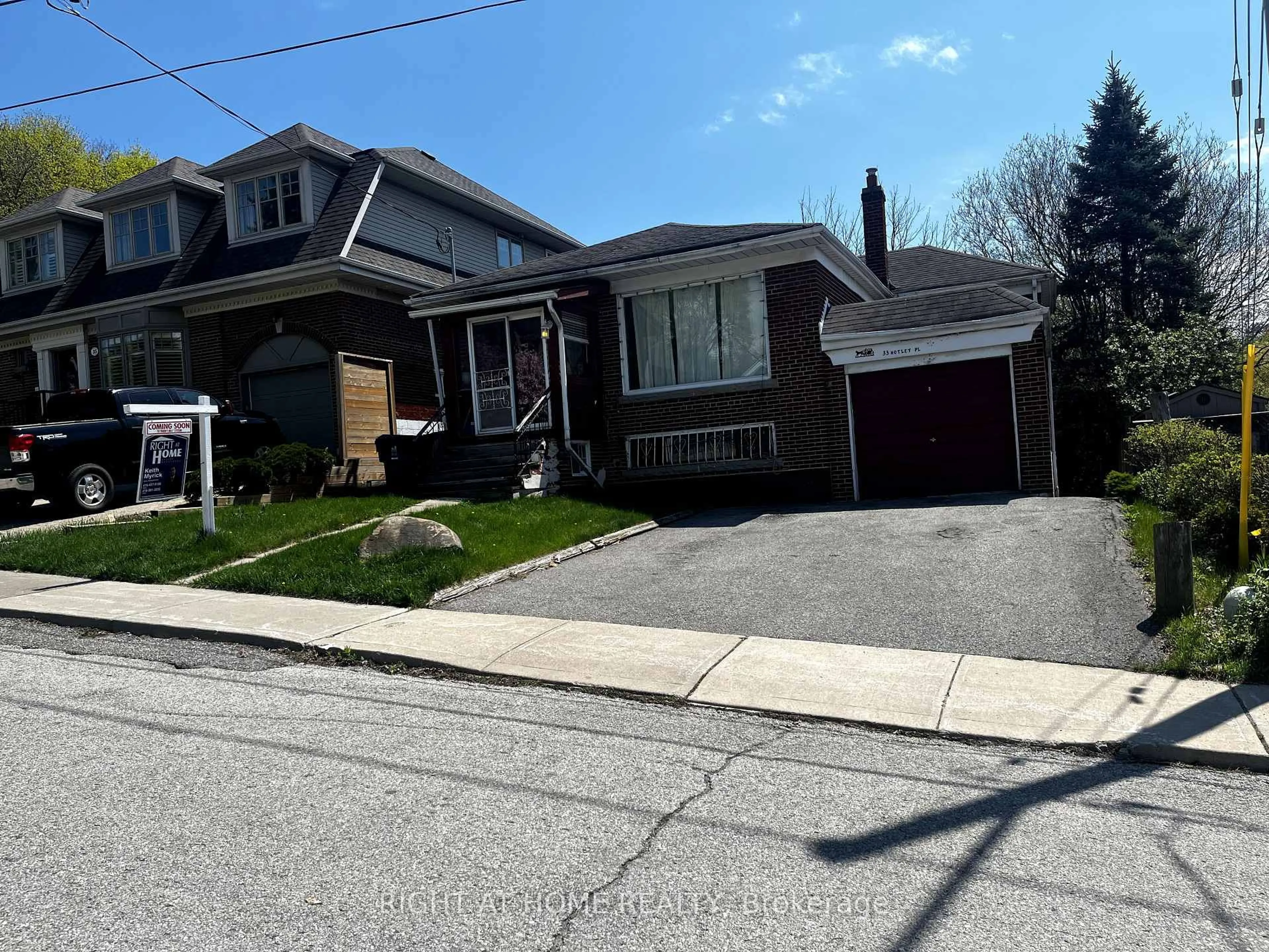 Unknown for 33 Notley Pl, Toronto Ontario M4B 2M7