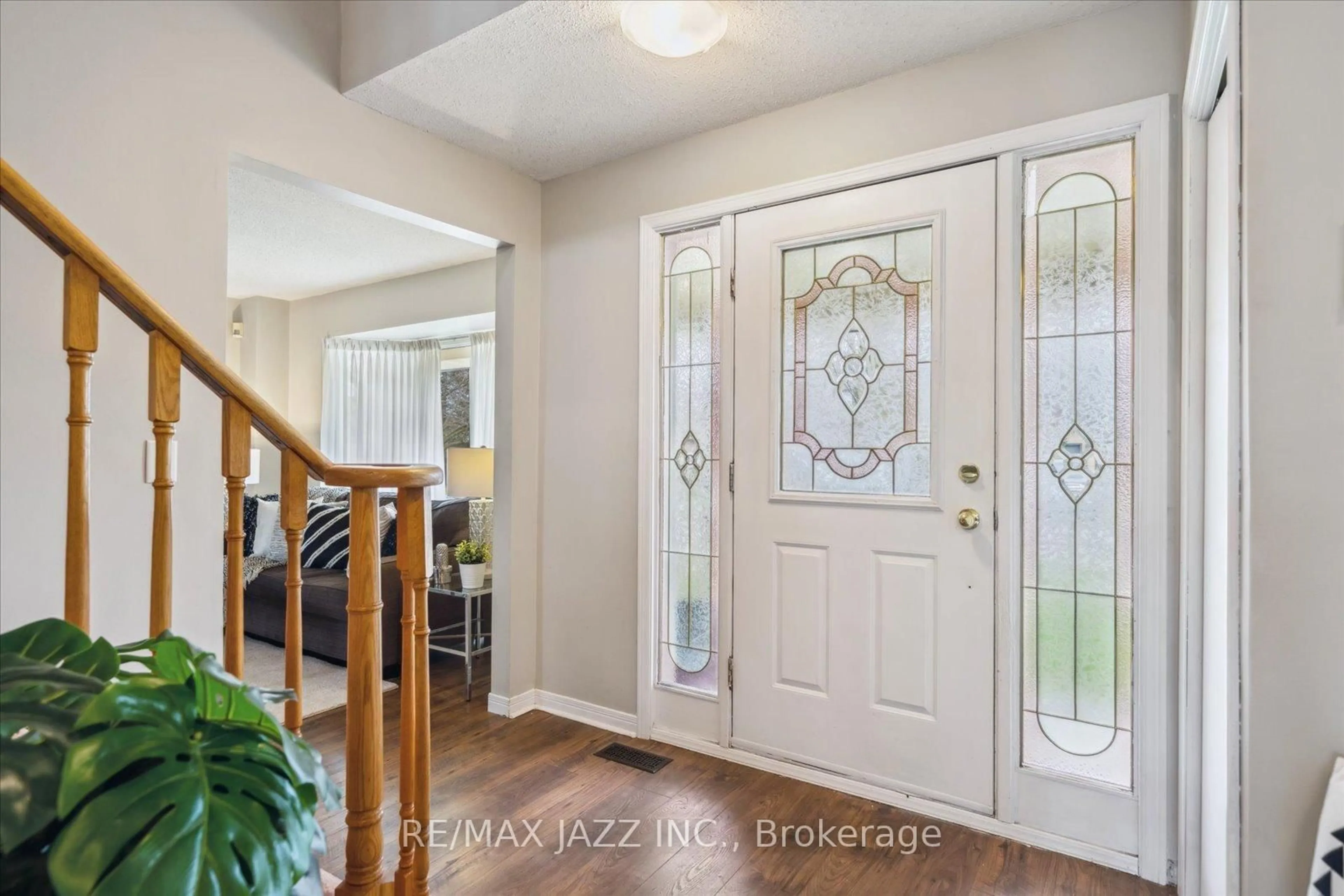 Indoor entryway for 63 Pinedale Cres, Clarington Ontario L1E 1C7
