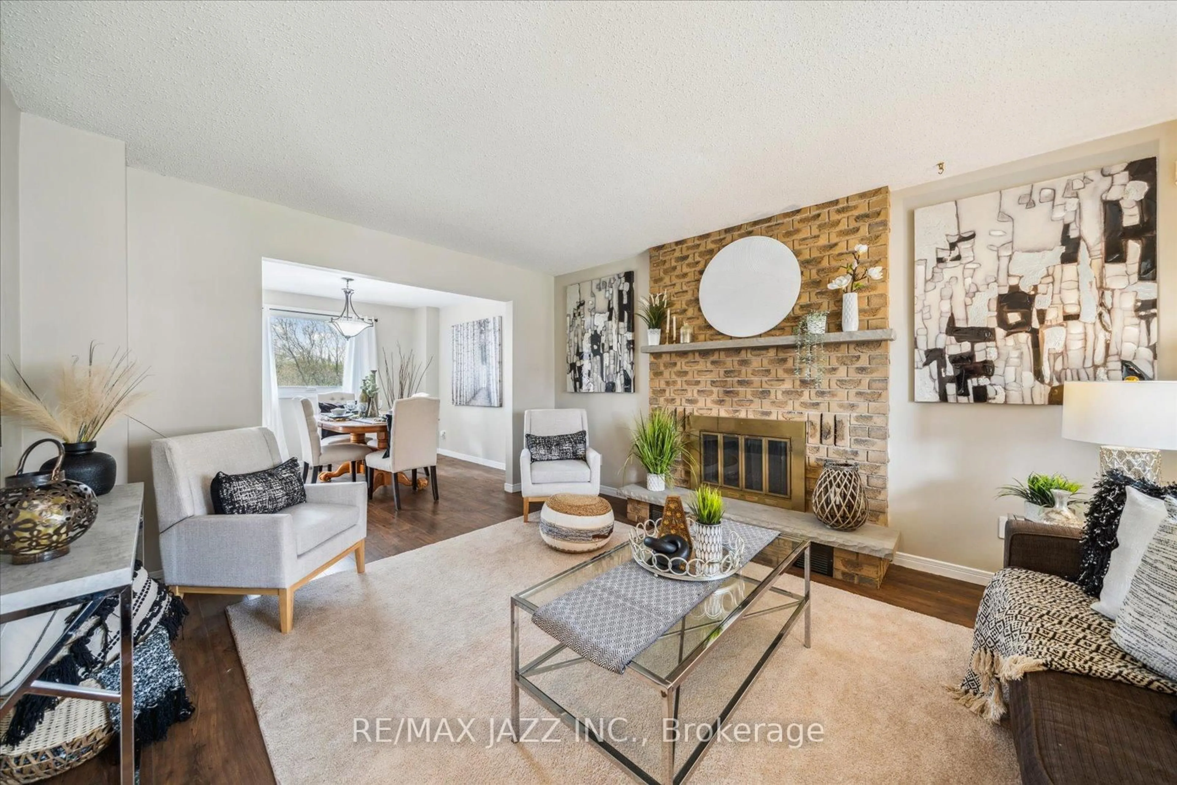 Living room with furniture, unknown for 63 Pinedale Cres, Clarington Ontario L1E 1C7