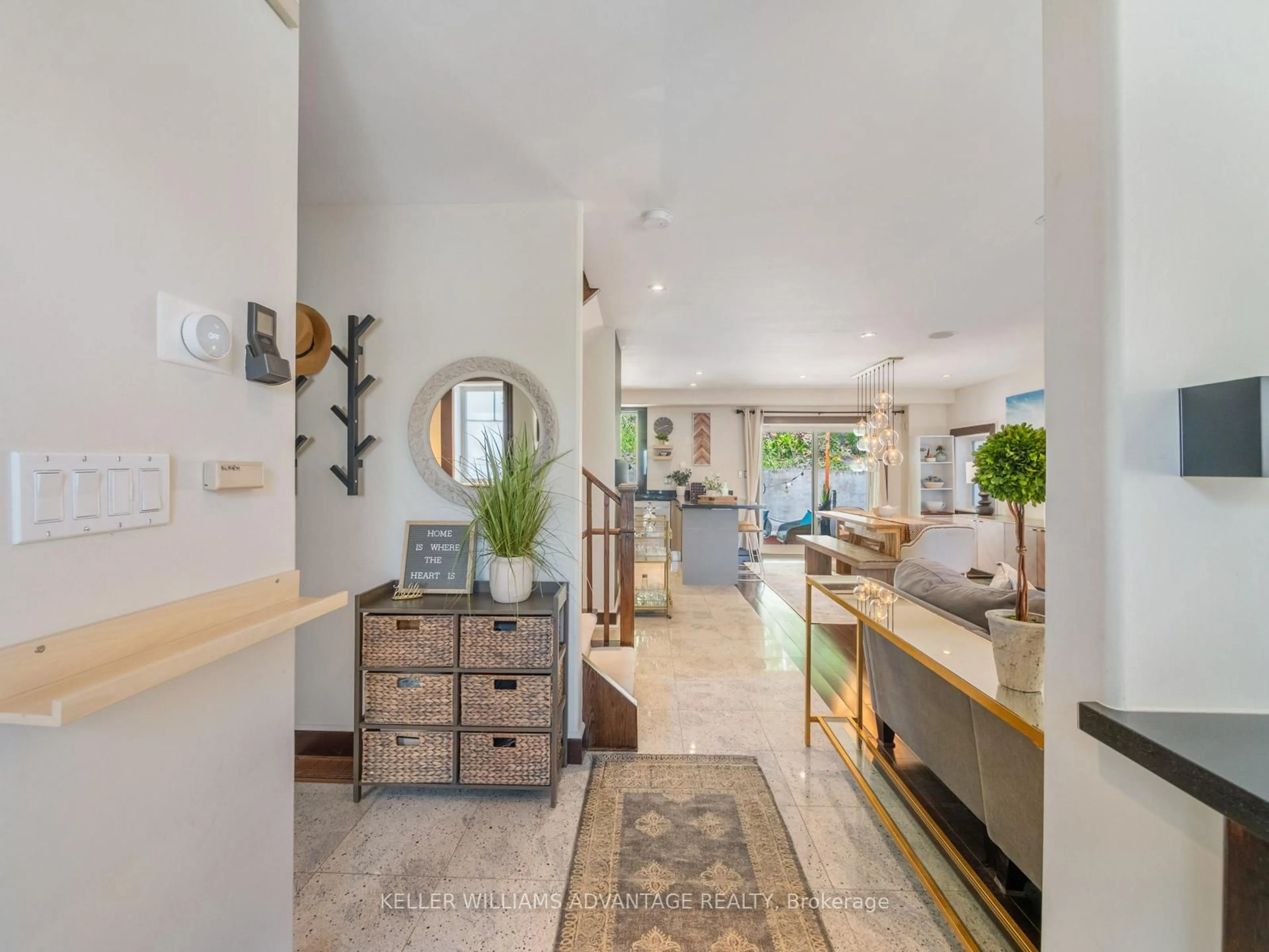 Indoor entryway for 12 Glen Davis Cres, Toronto Ontario M4E 1X5