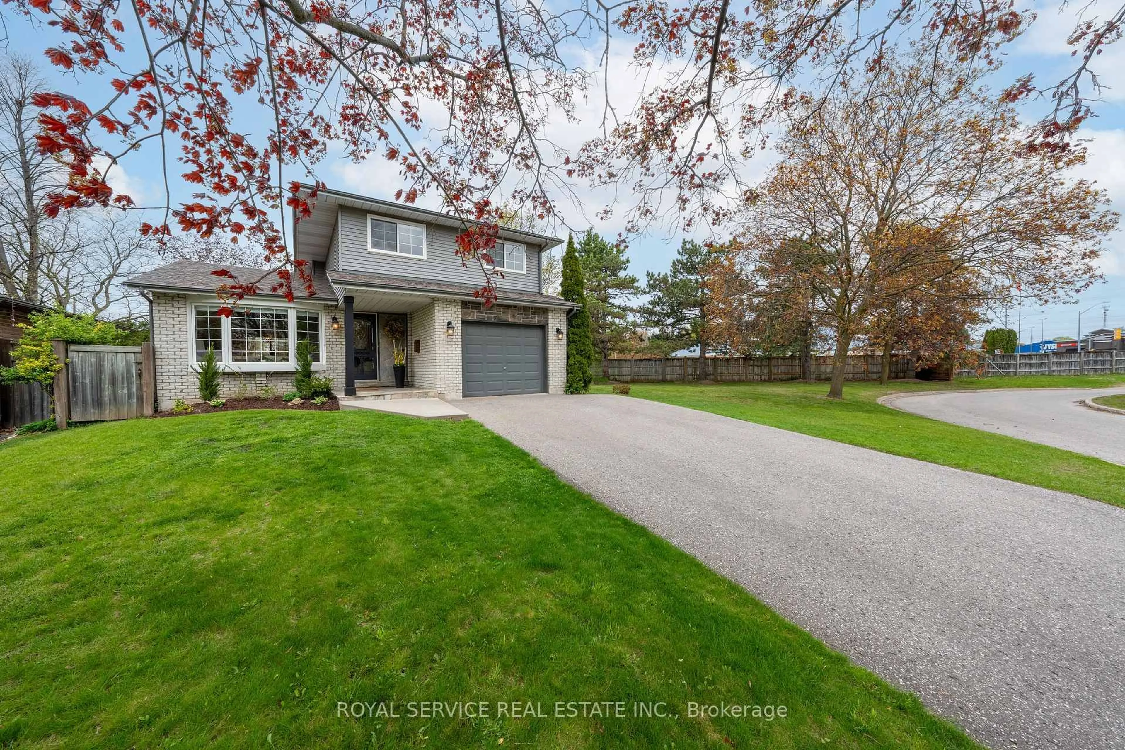 A pic from outside/outdoor area/front of a property/back of a property/a pic from drone, street for 1174 Trillium Crt, Oshawa Ontario L1G 7M2