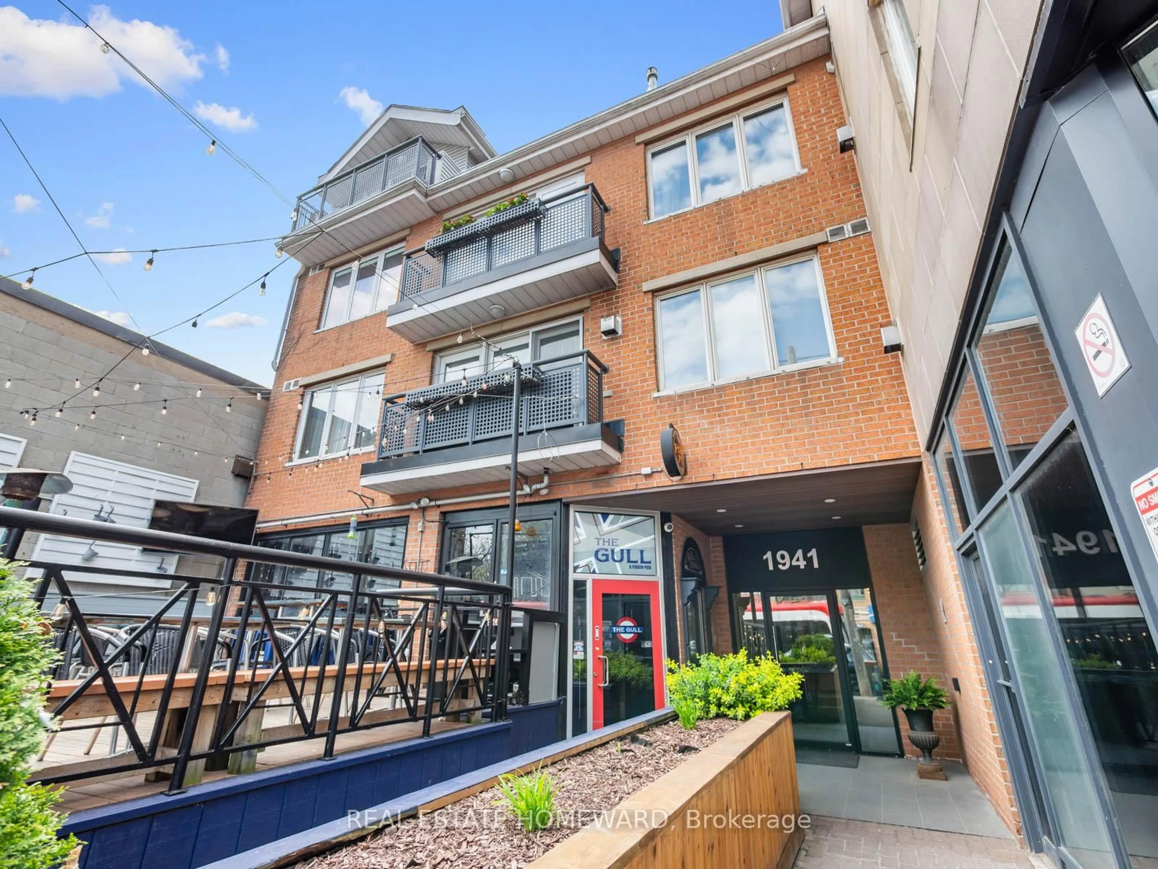 Unknown for 1941 Queen St #301, Toronto Ontario M4L 1H7