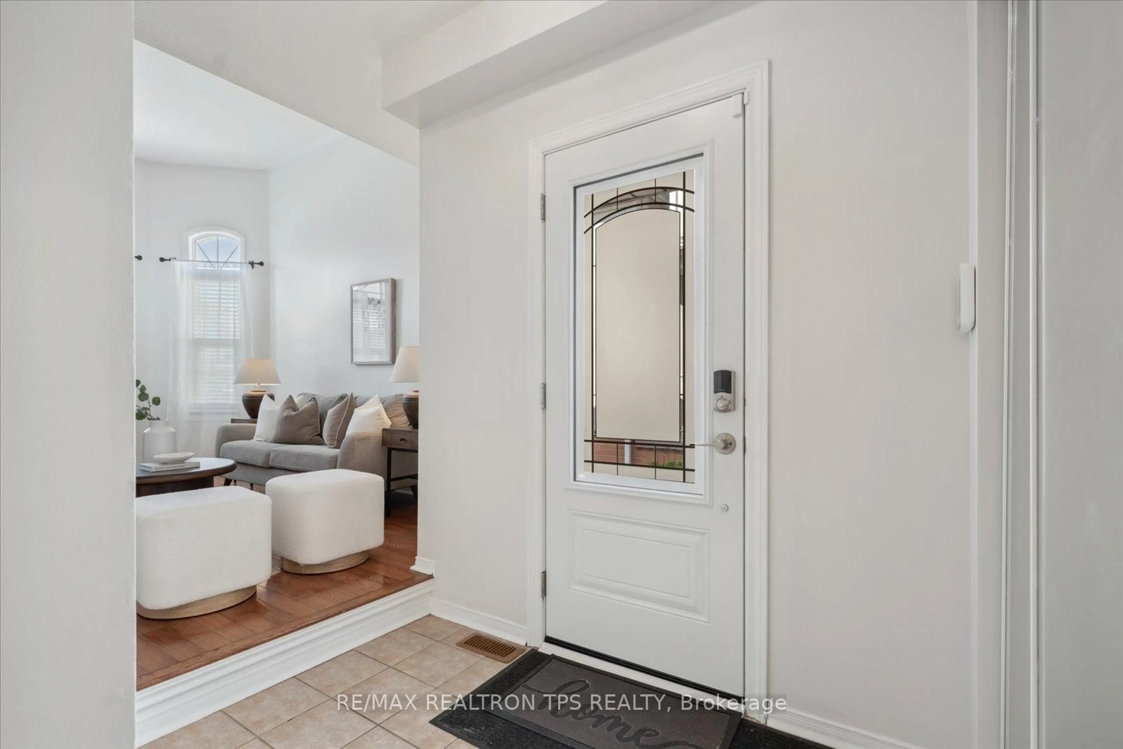 Indoor entryway for 11 Jays Dr, Whitby Ontario L1R 2P5