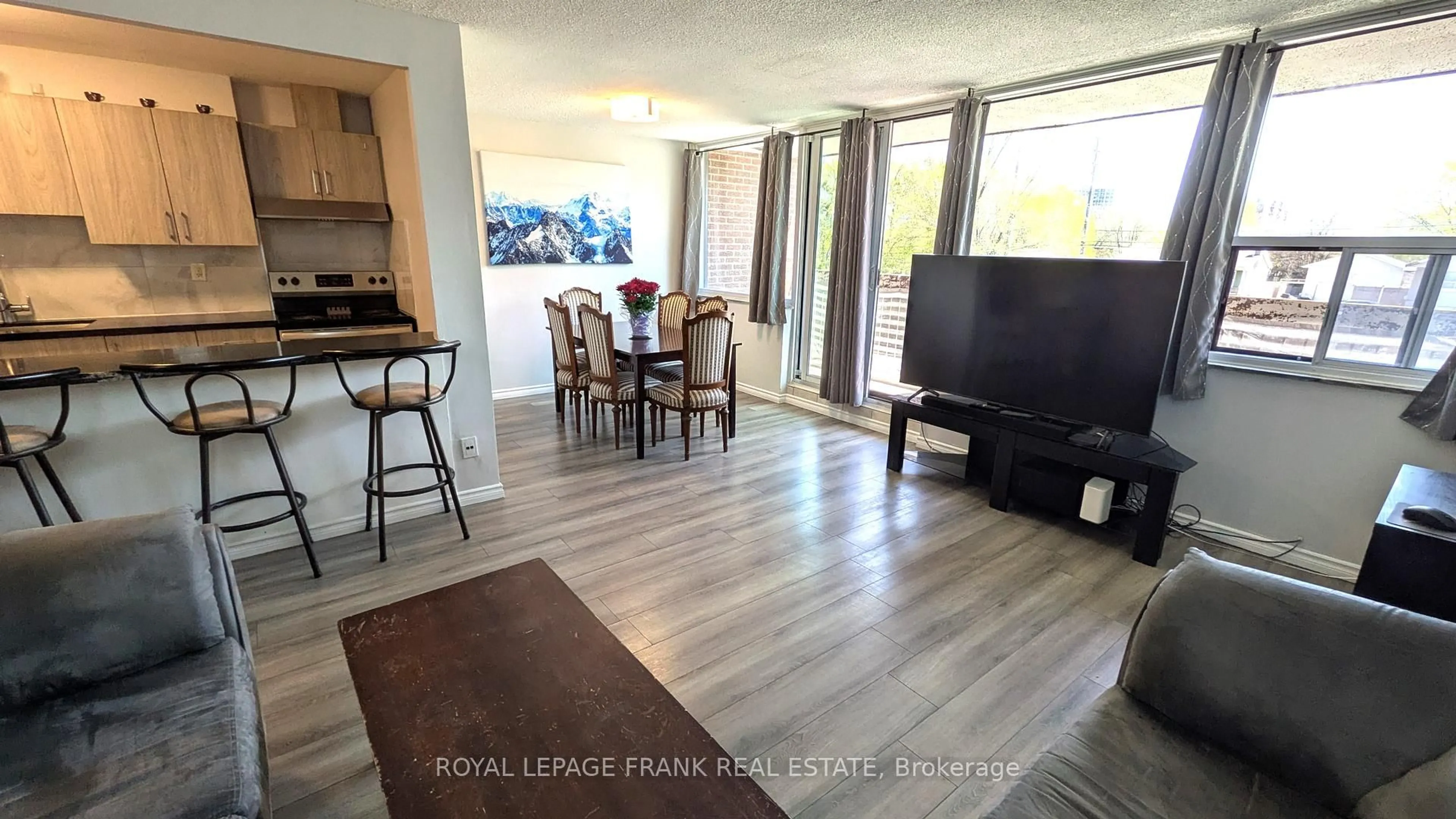Unknown for 4060 Lawrence Ave #220, Toronto Ontario M1E 4V4