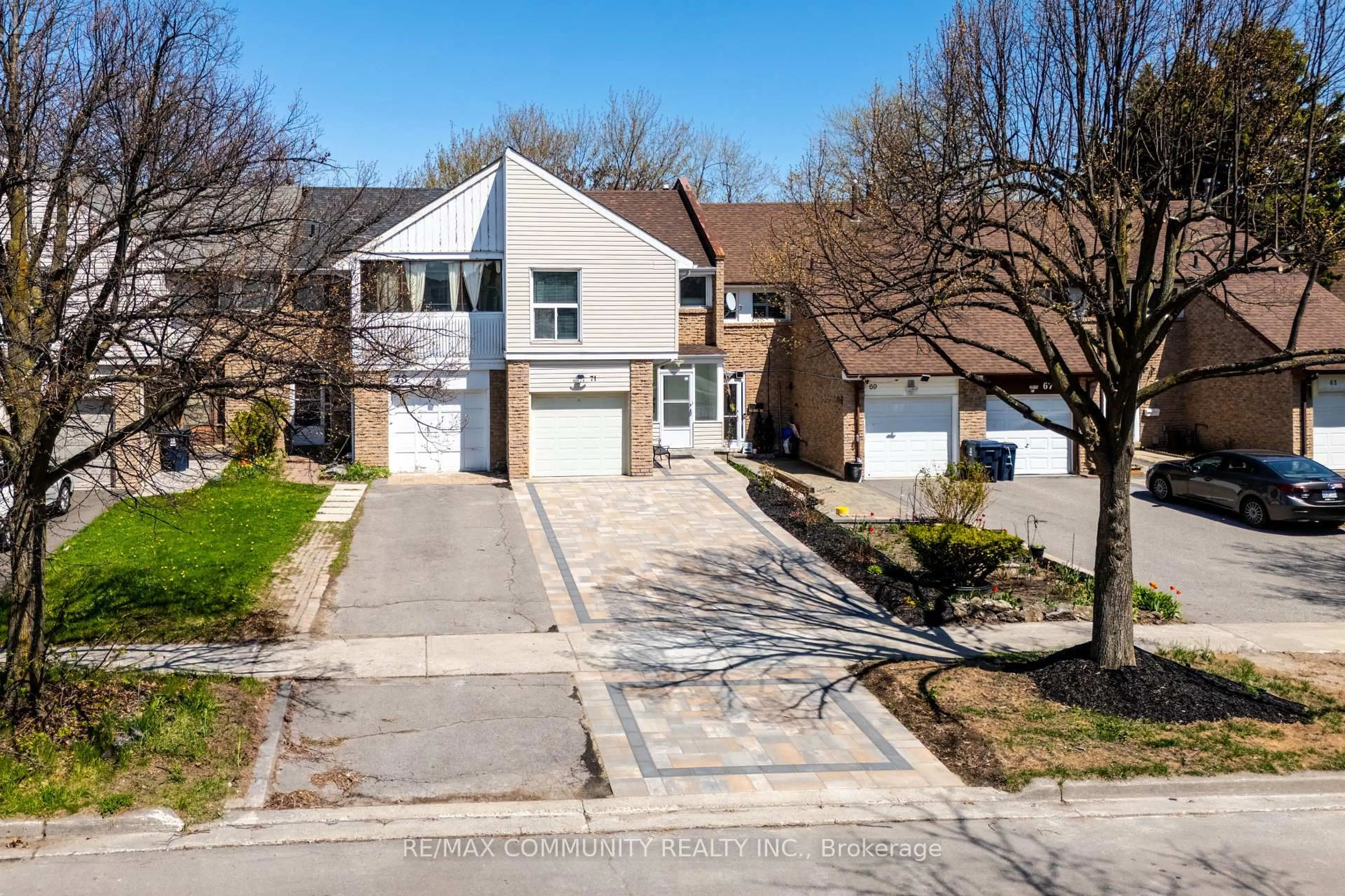 A pic from outside/outdoor area/front of a property/back of a property/a pic from drone, street for 71 Buckhurst Cres, Toronto Ontario M1S 4C3