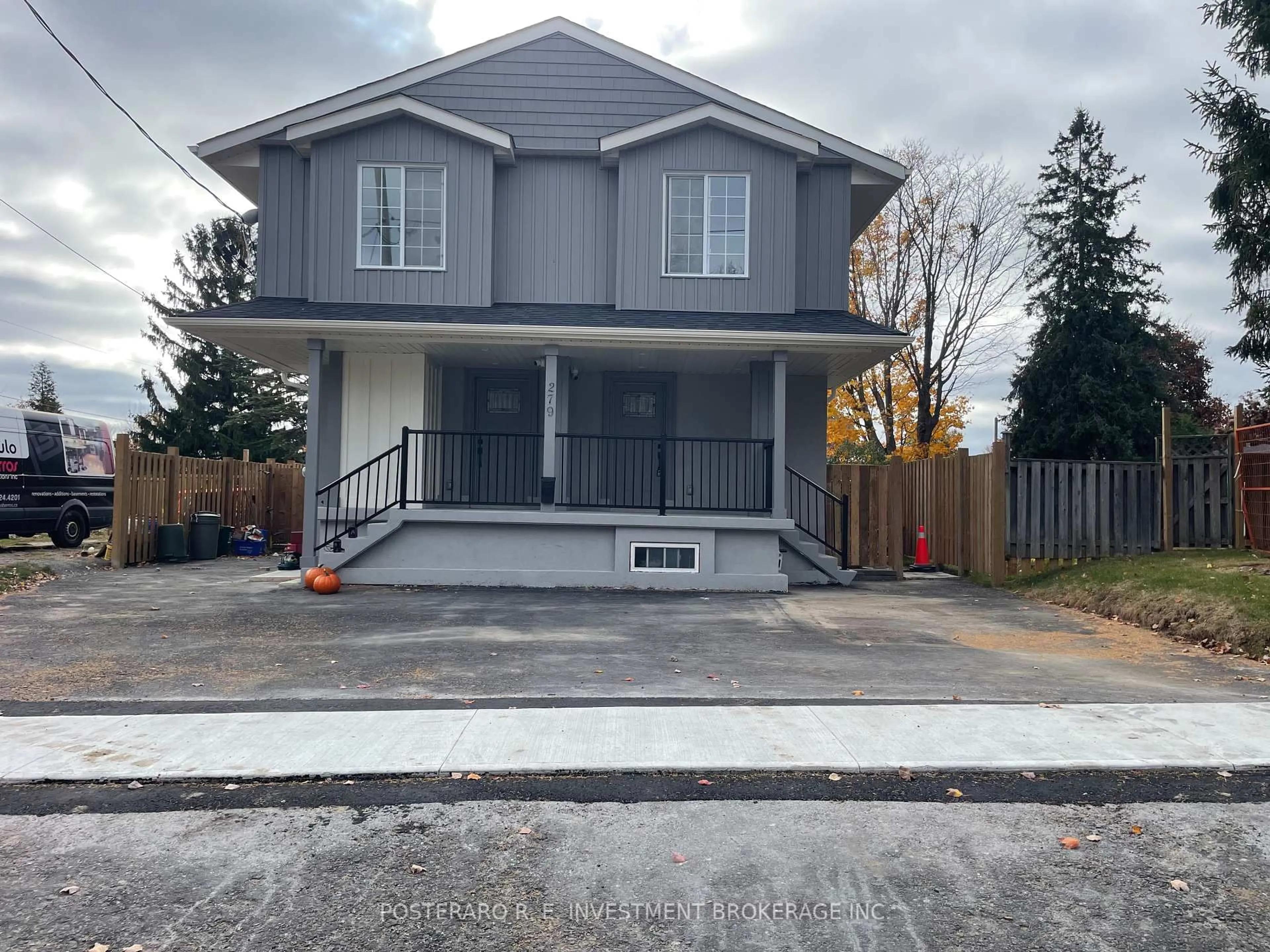 Home with vinyl exterior material, street for 279 Humber Ave, Oshawa Ontario L1J 4M1