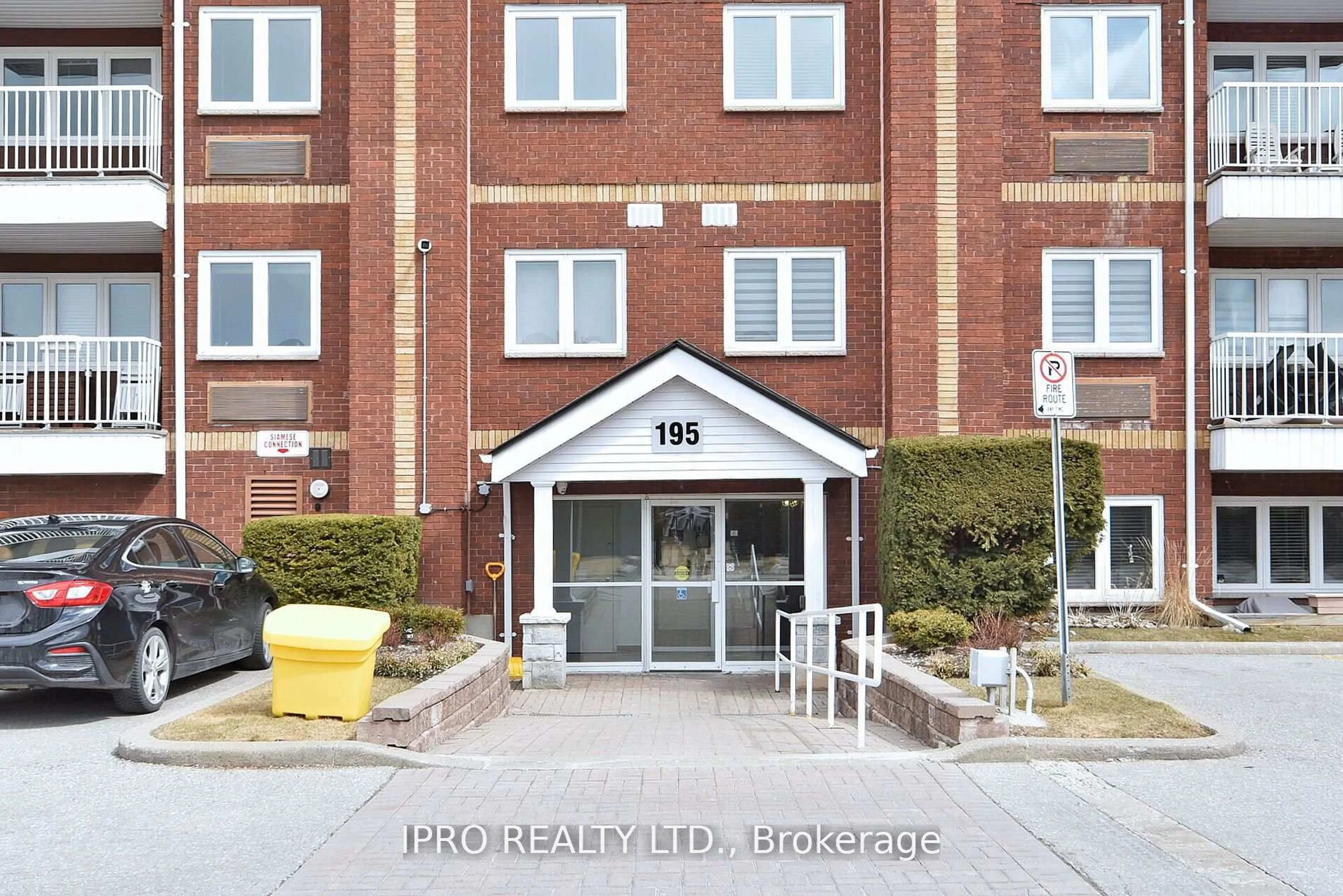 Indoor foyer for 195 Lake Driveway Dr #102, Ajax Ontario L1S 7H7