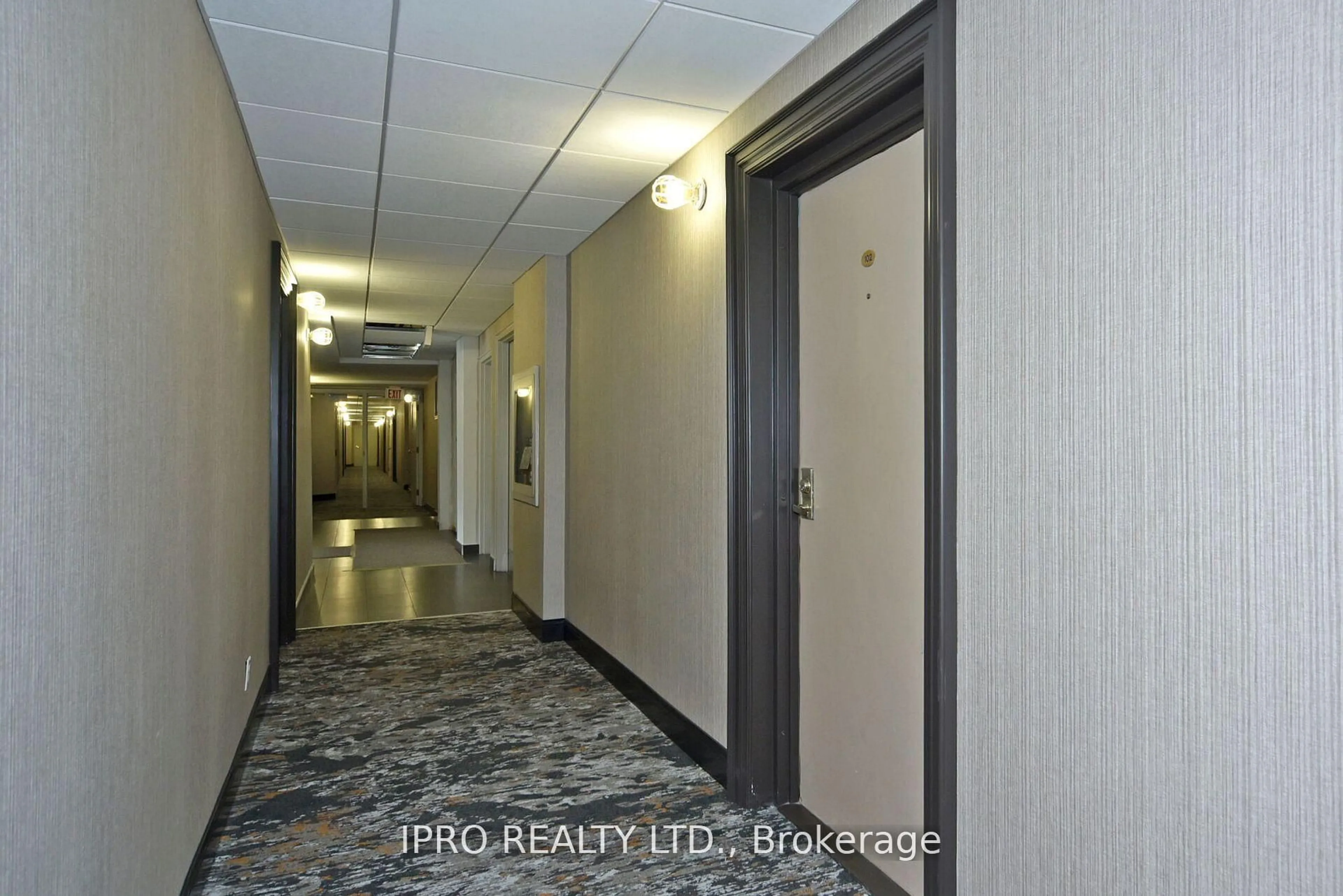 Indoor foyer for 195 Lake Driveway Dr #102, Ajax Ontario L1S 7H7