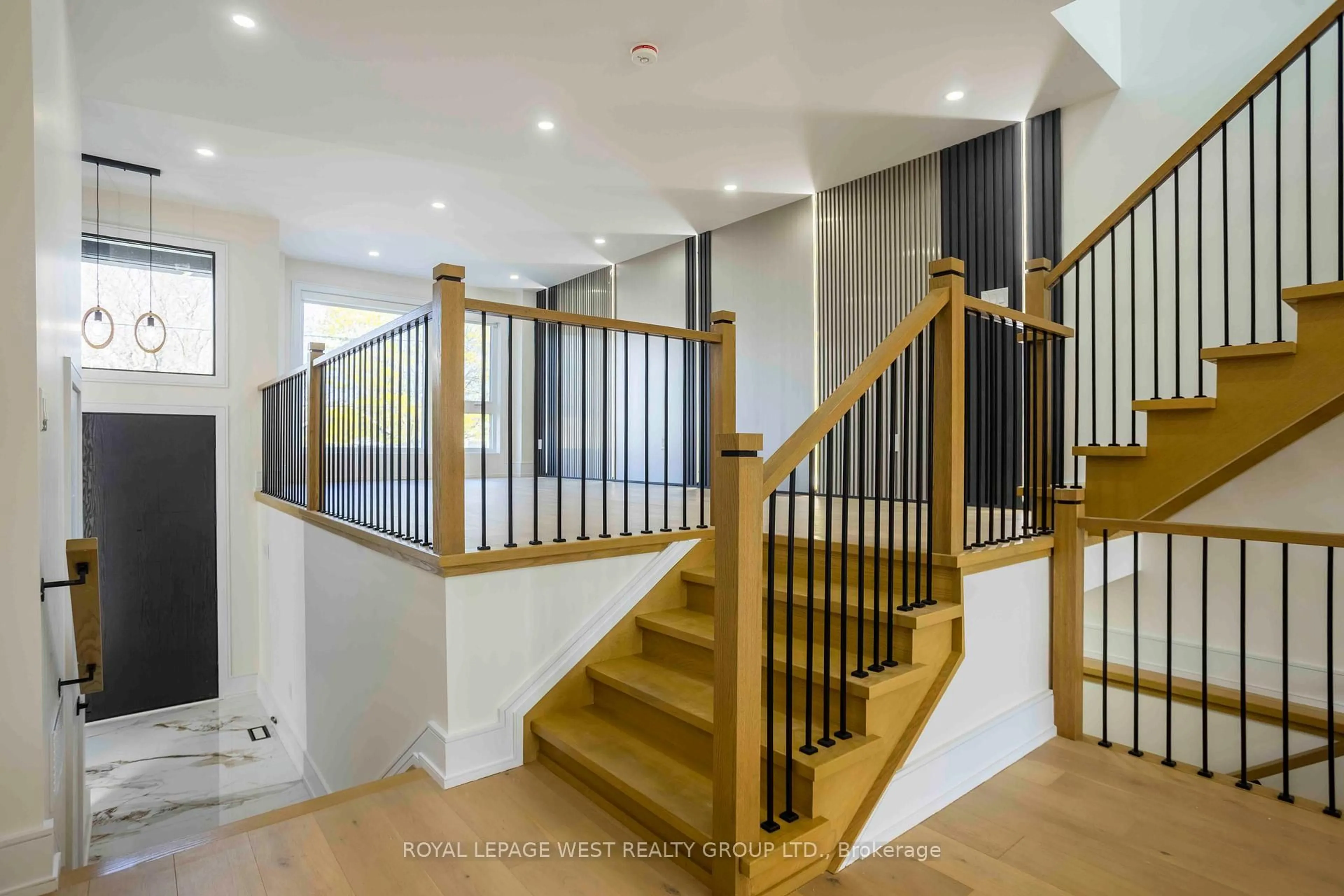 Stairs for 266A Kennedy Rd, Toronto Ontario M1N 3P5