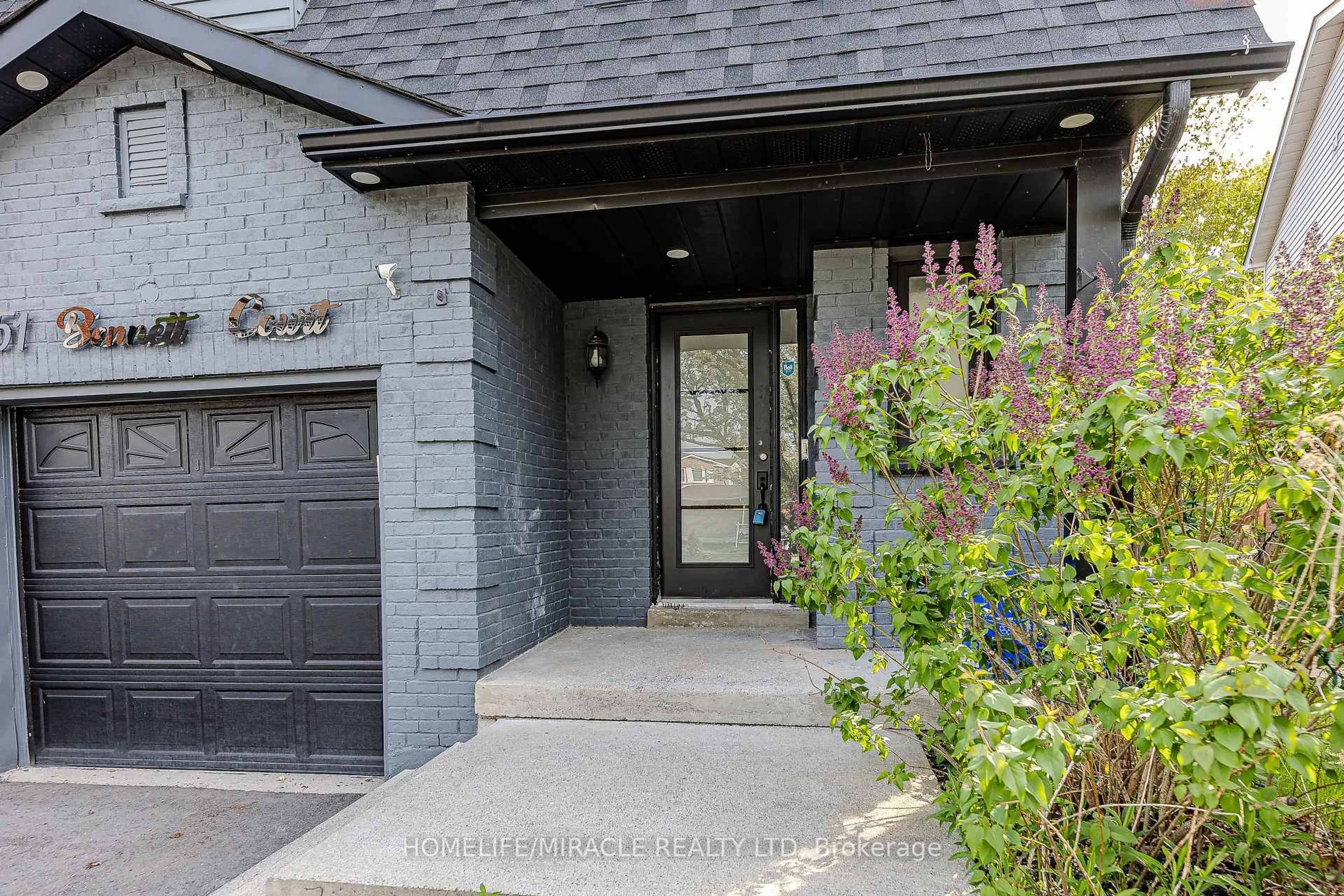Unknown for 851 Bennett Crt, Oshawa Ontario L1K 1V3