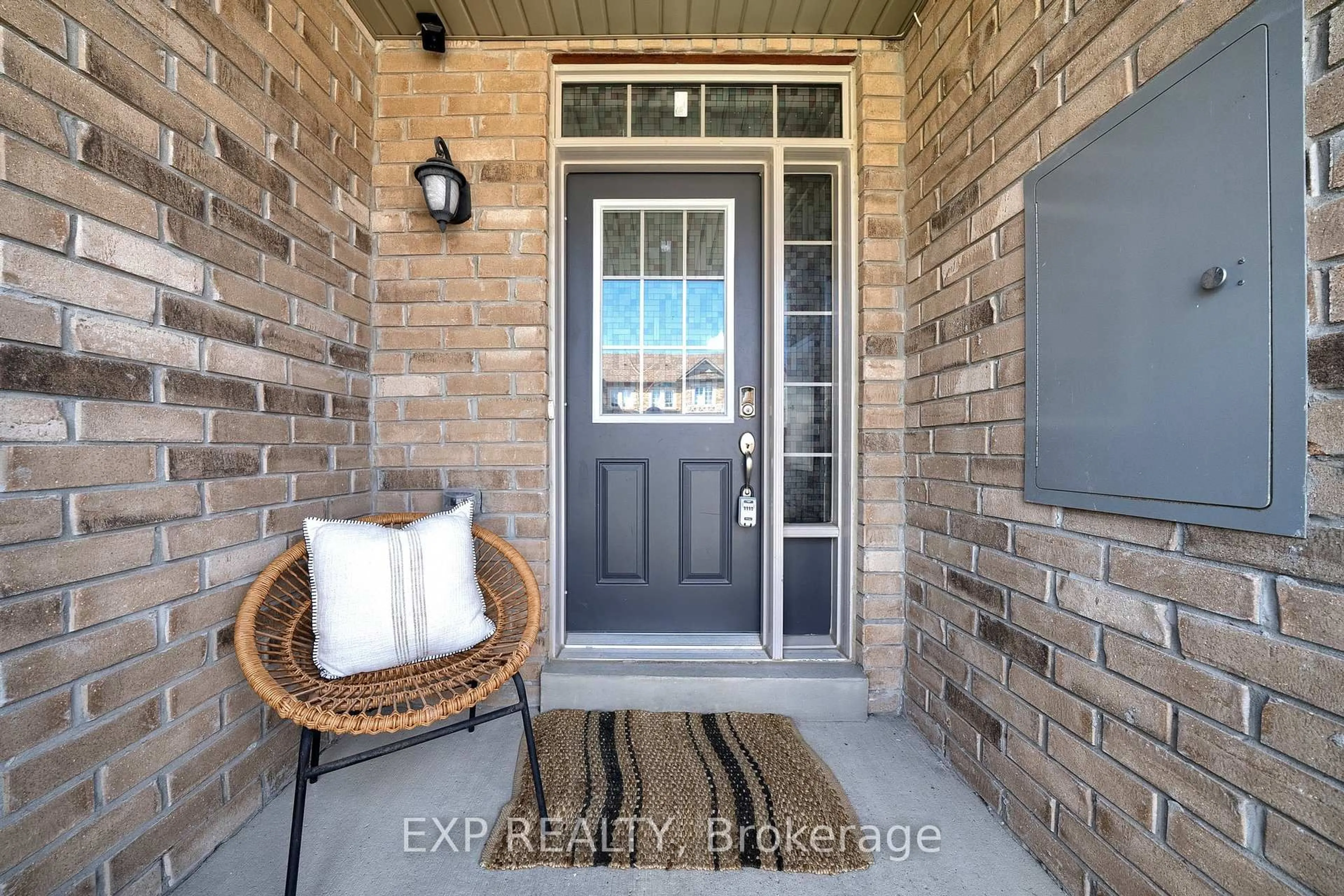 Indoor entryway for 76 Rimrock Cres, Whitby Ontario L1N 0E5